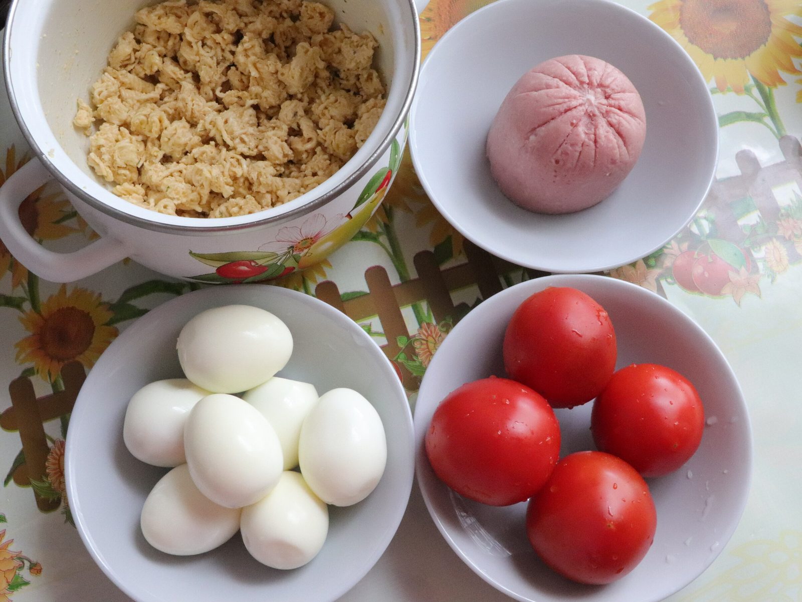 Step 3. While the vermicelli is soft, you can hard boil the eggs and cut them into cubes. Instant-noodle salad