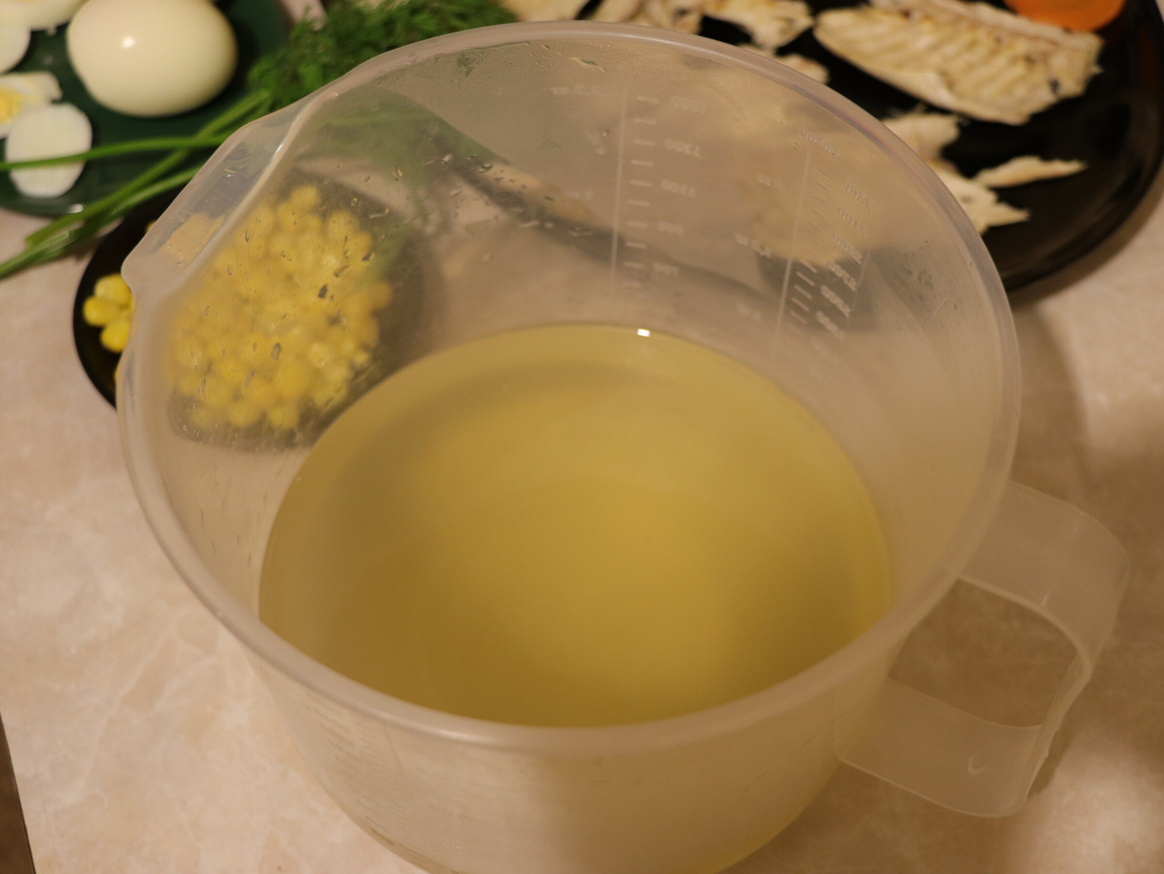 Step 5. In a separate container, pour gelatin with cold water to swell. Jellied fish