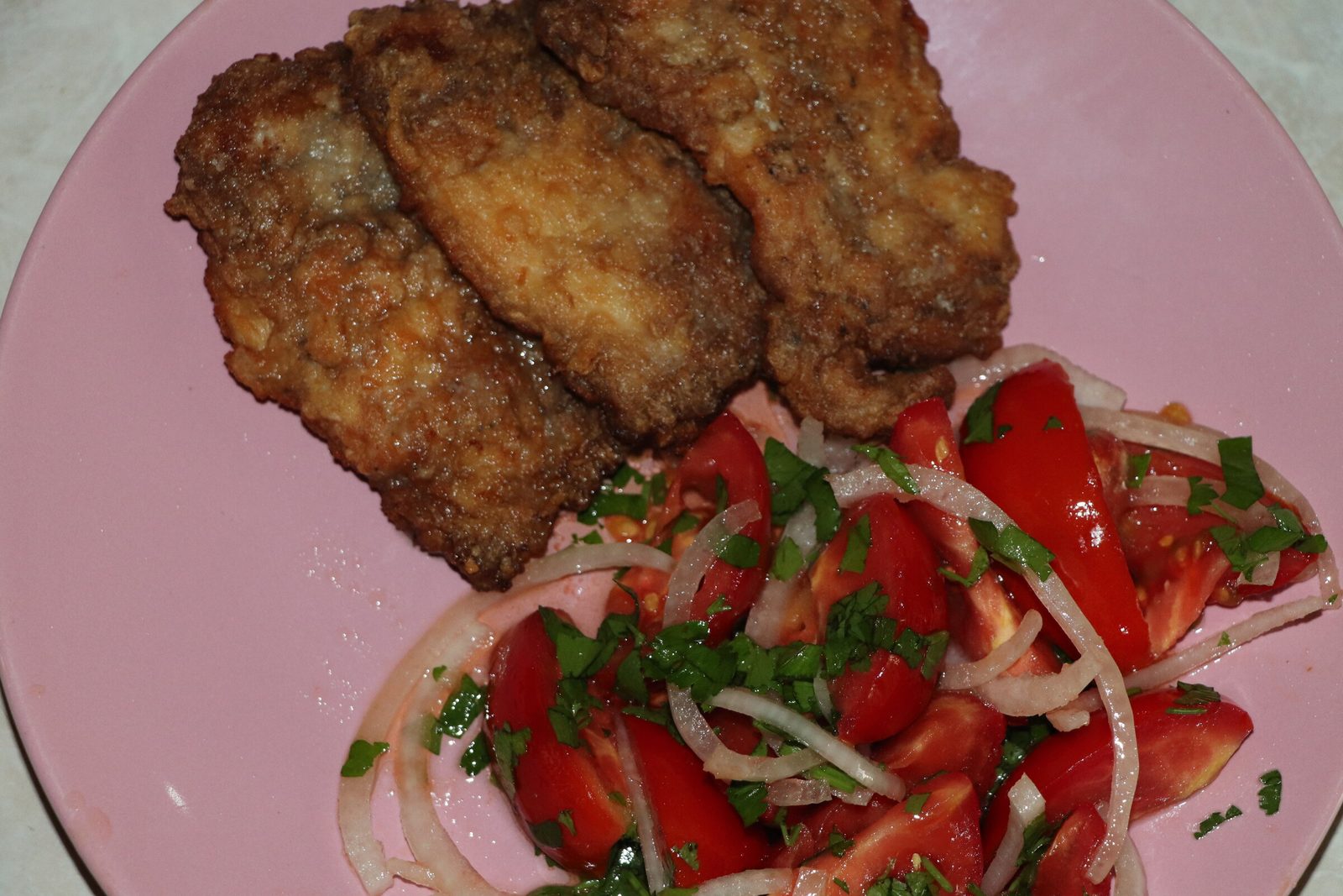 Juicy chicken schnitzels — no egg