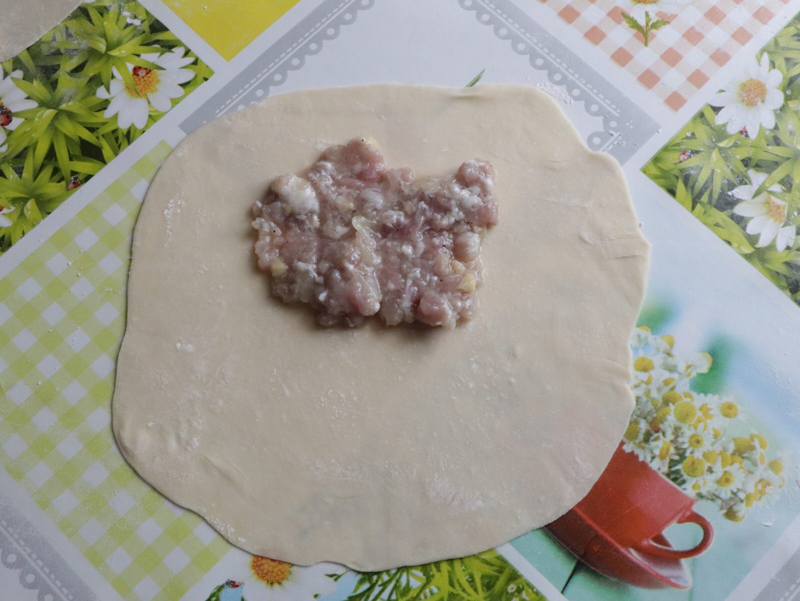 Step 4. Cover the dough with cling film or put it in a bag and leave for 30 minutes. Juicy, crisp chebureki