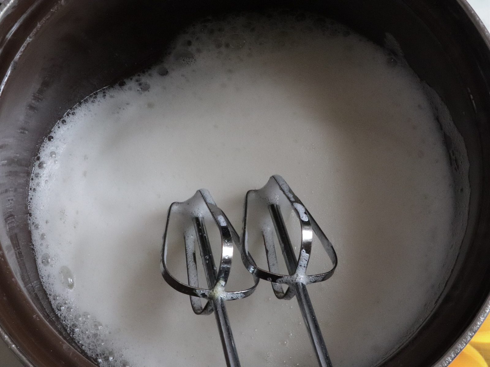 Step 4. Next, separate the whites from the yolks. Kiev cake — the home version