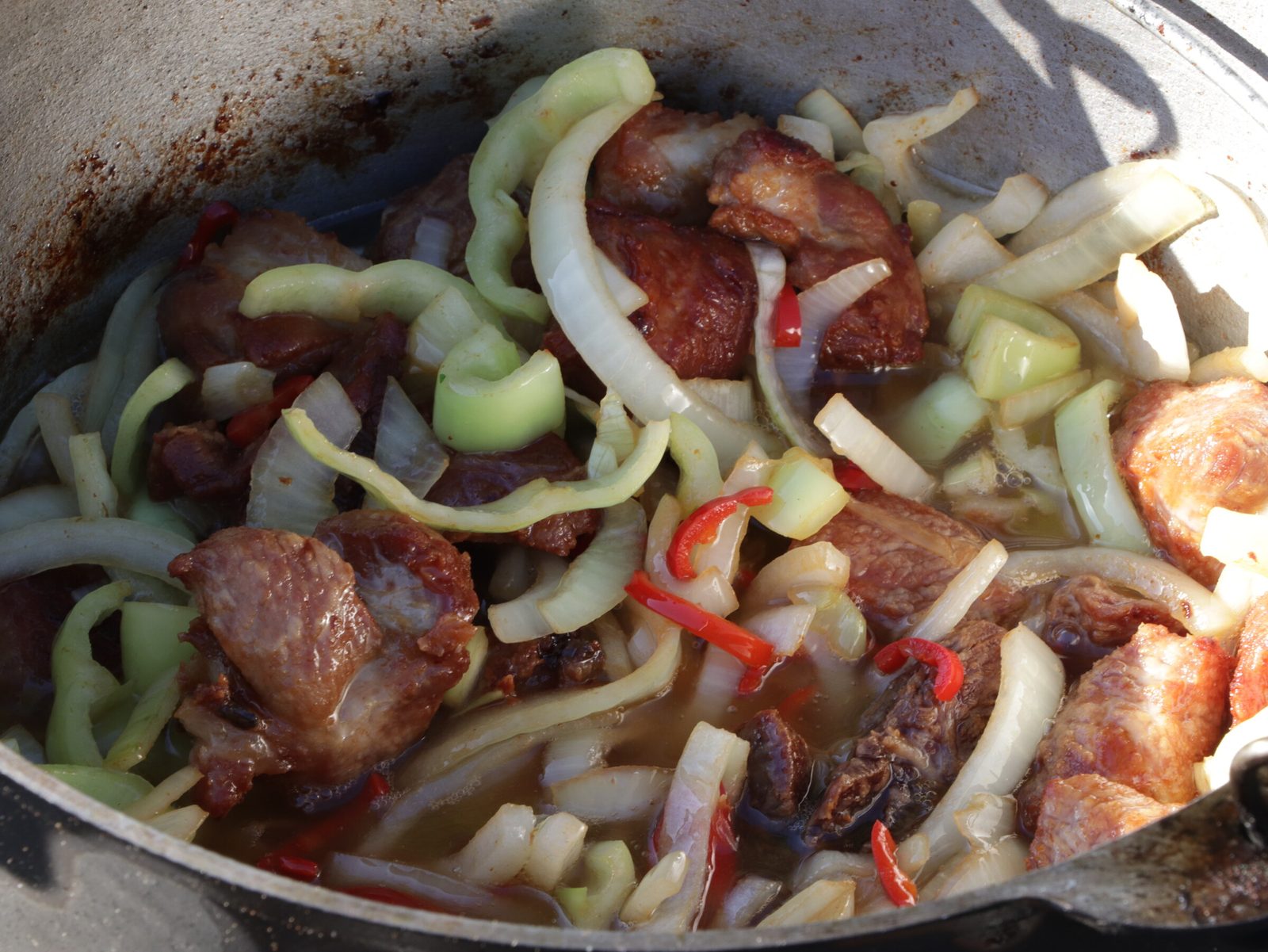 Step 4. Carrots follow the pepper. Lagman in a kazan over the fire