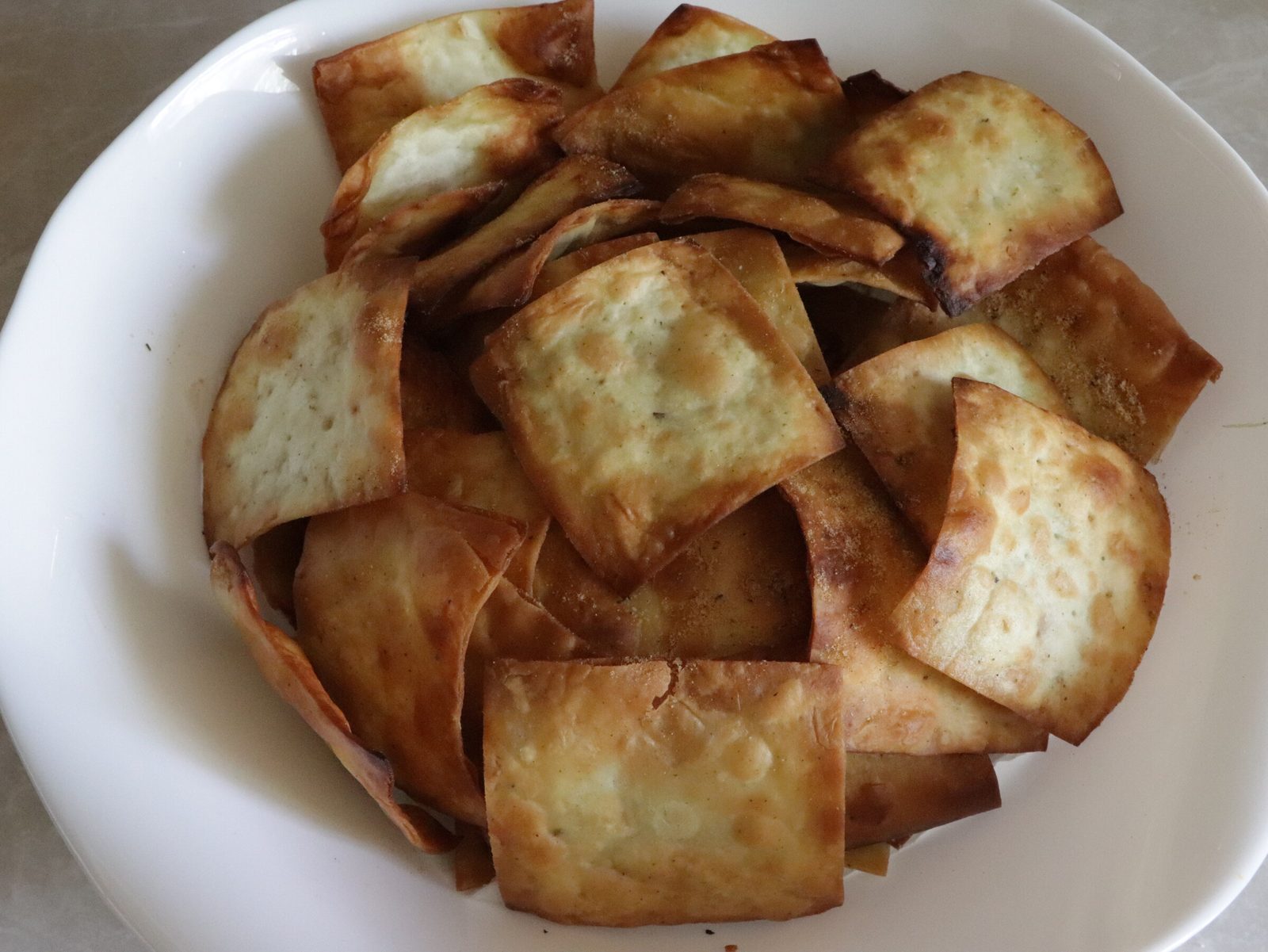 Step 3. Fried snacks should be blotted with paper towels or napkins to remove excess. Lavash crisps
