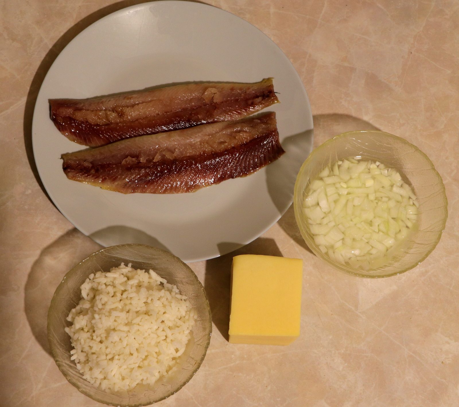 Step 1. Potato chips Egg yolk – 2 pcs. Layered ‘Sunflower’ fish salad