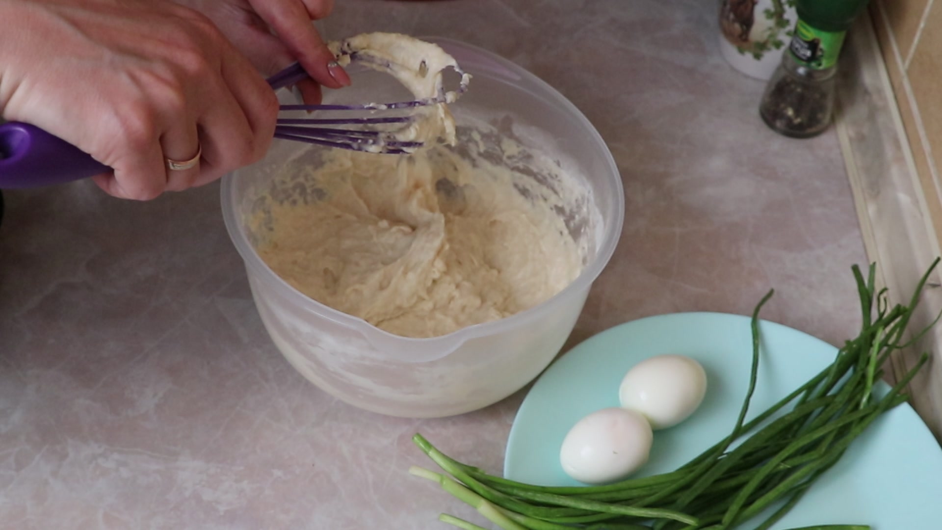 Step 3. Pour in room-temperature kefir (or warm it slightly). Lazy onion-and-egg fritters