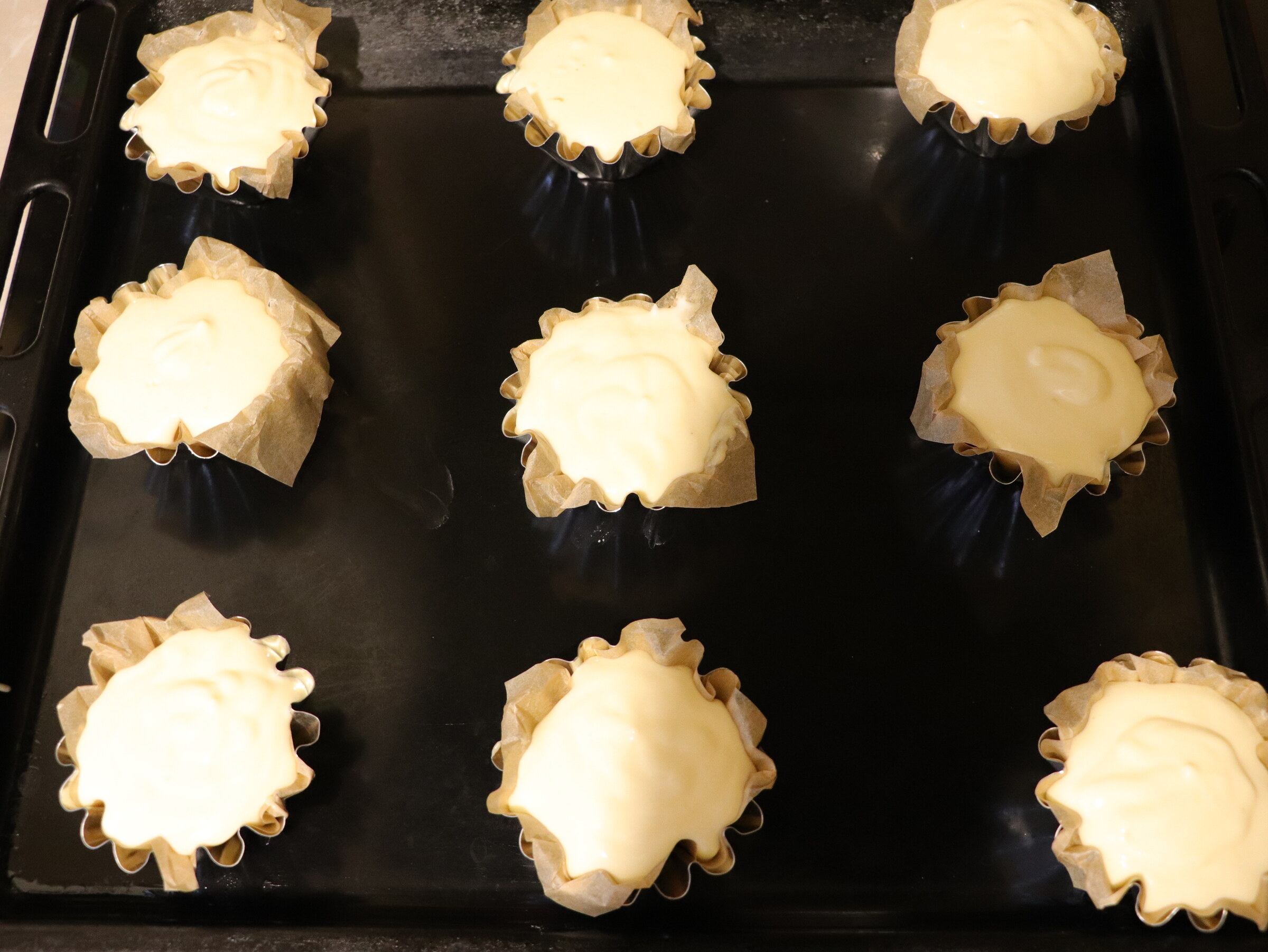Step 2. Cupcakes according to this recipe can be prepared without filling, but, I. Lemon curd-cheese fairy cakes