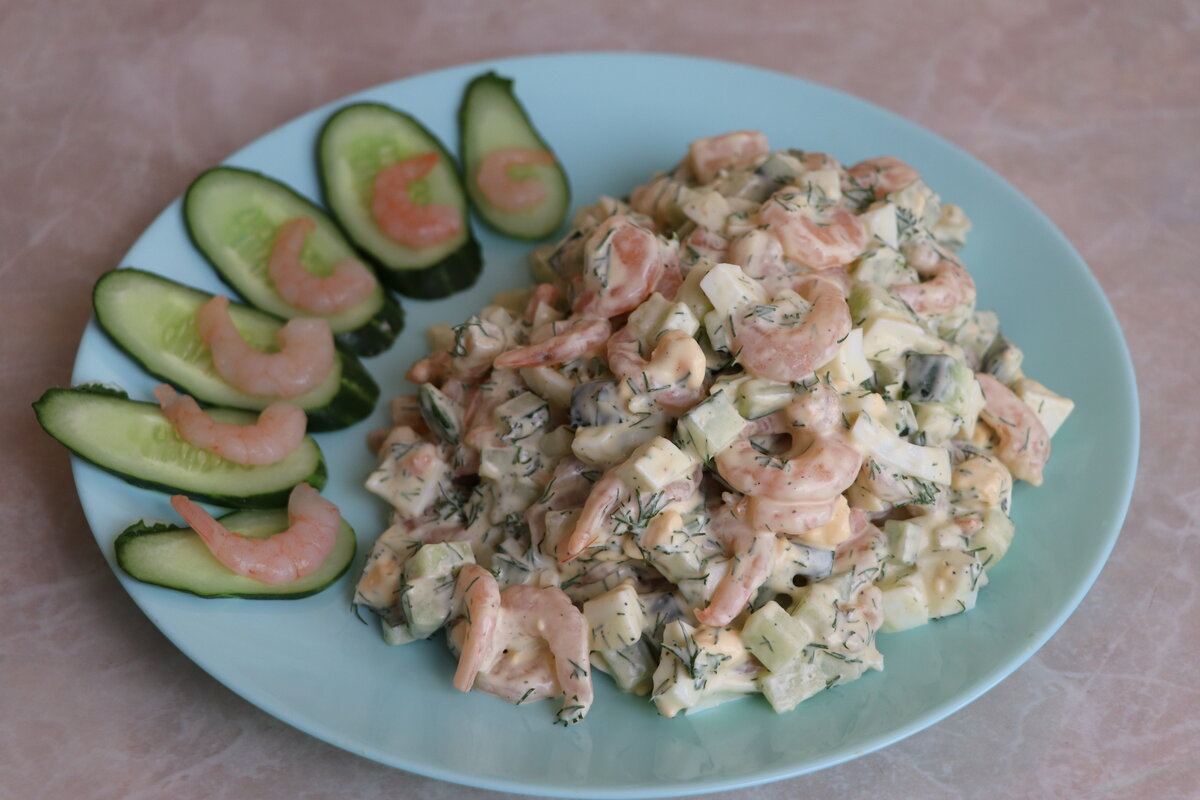 Step 5. Light summer prawn salad. The most delicious salads for the New