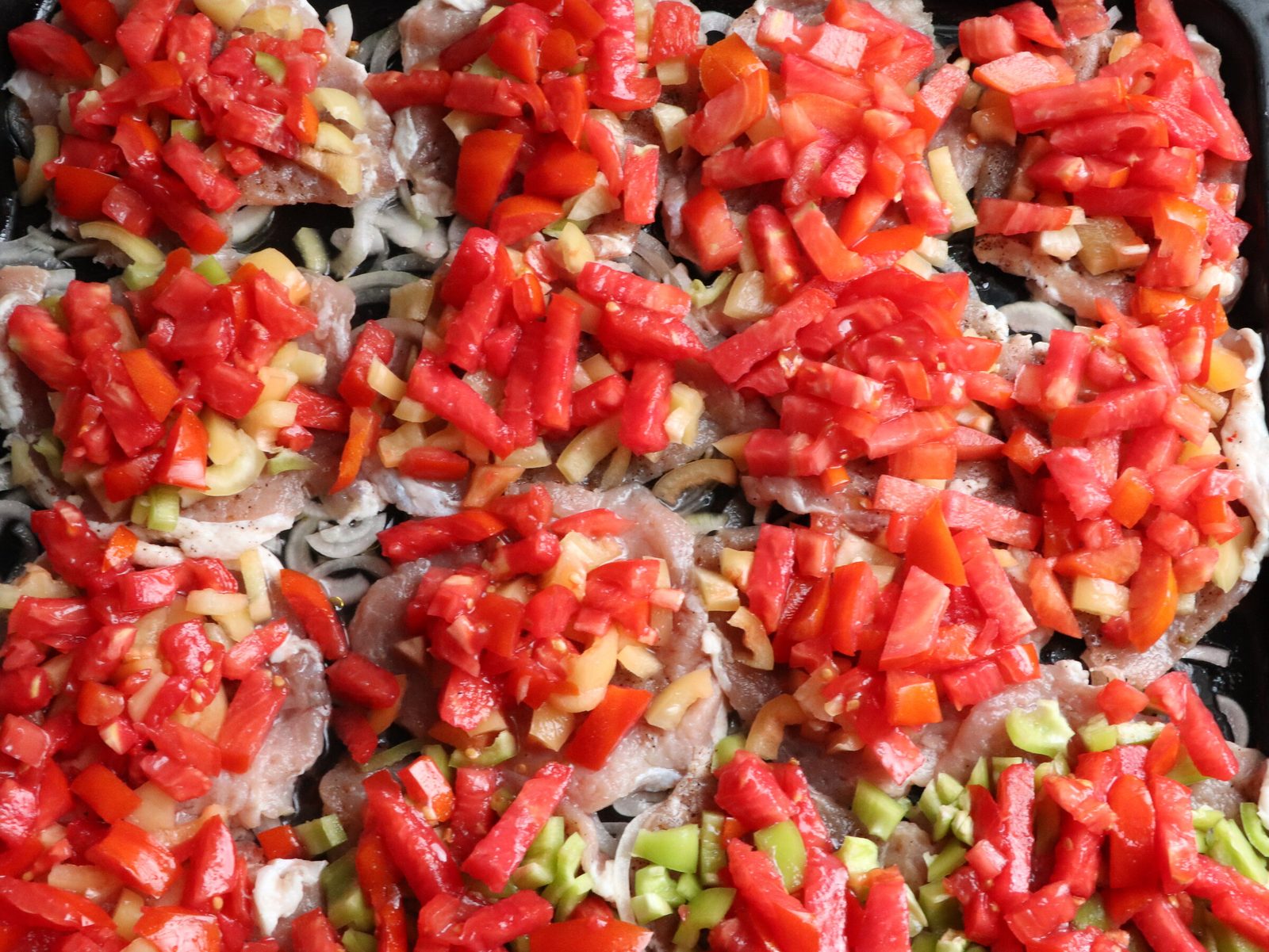 Step 5. Sprinkle grated cheese on top and pour mayonnaise over it. Meat and vegetables in the oven (lighter