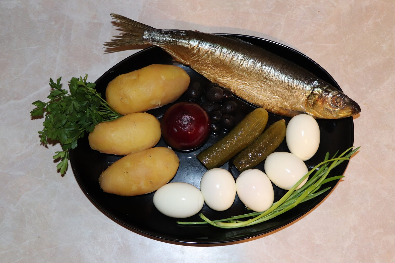 Step 1. It’s not that difficult to prepare a delicious dish and serve it beautifully. New Year ‘bauble’ starters