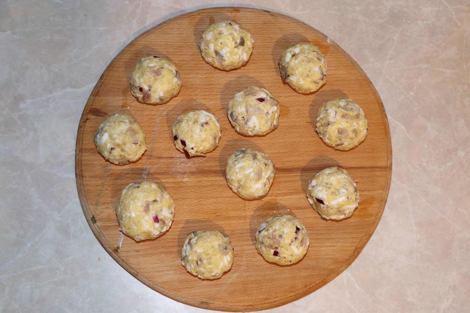 Step 4. But for a snack we form small balls. New Year ‘bauble’ starters