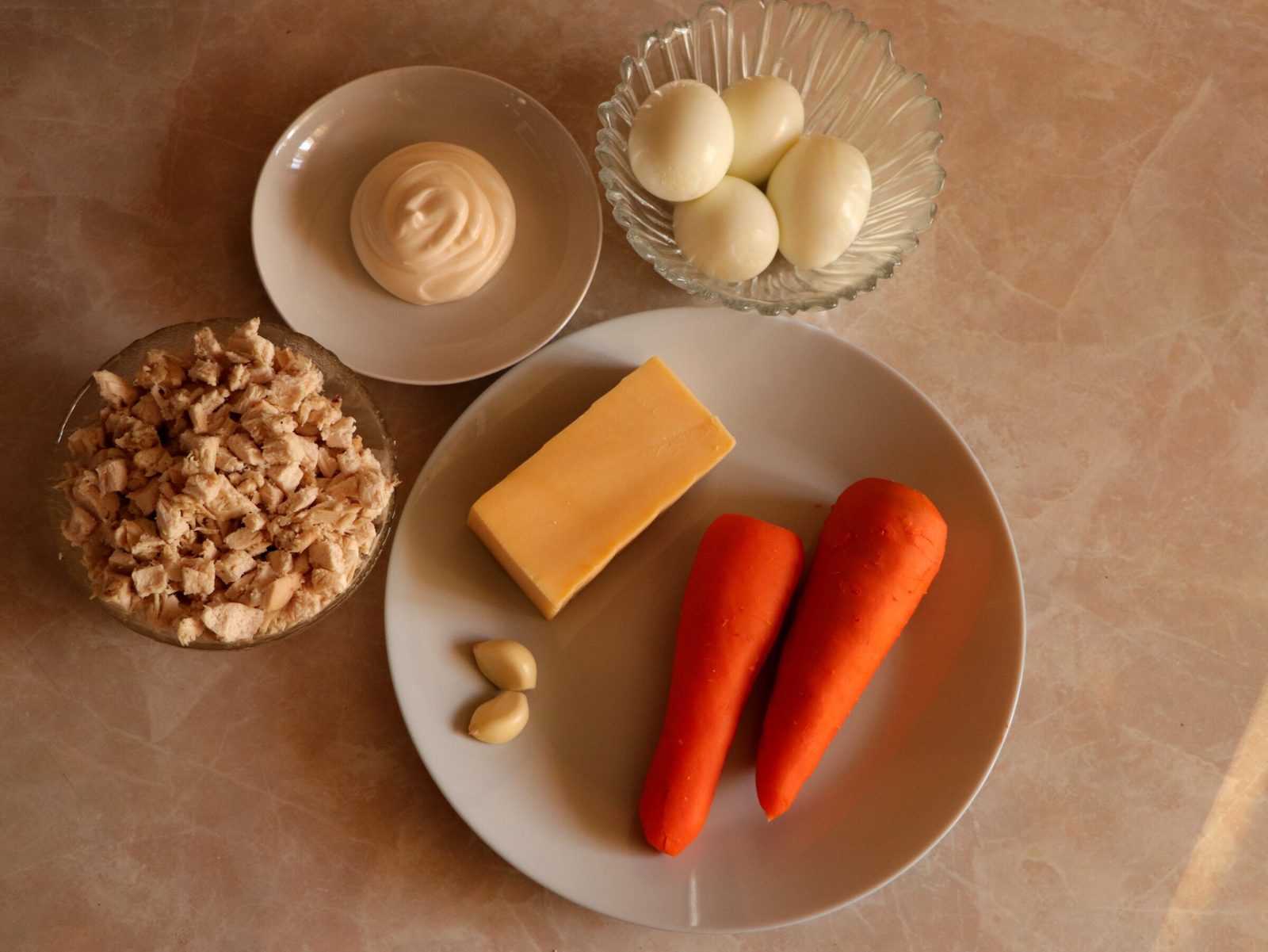 Step 2. I made fruit with a salad based on chicken fillet, but you can make this. New Year ‘clementine’ starters