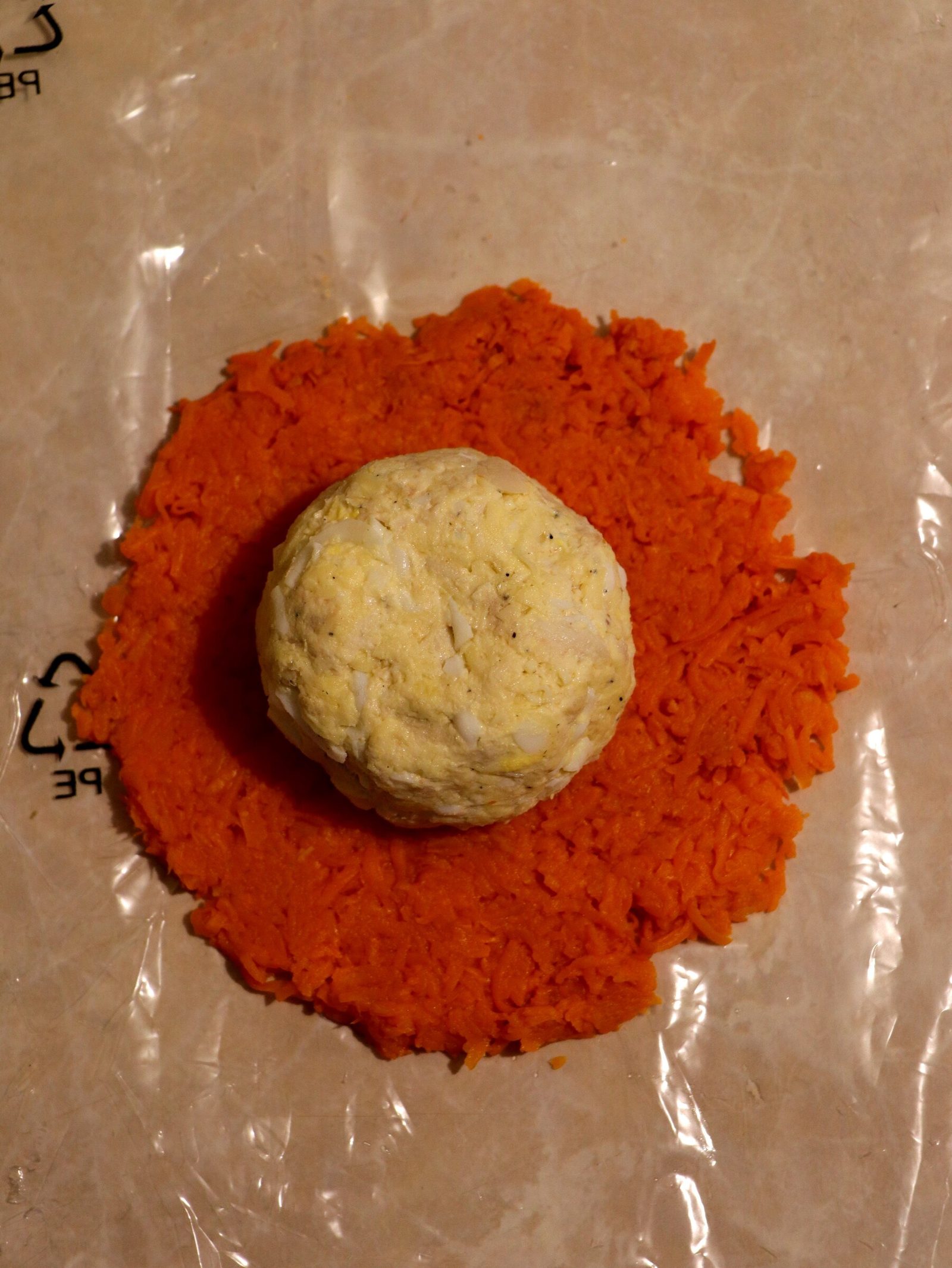 Step 6. From this salad we form balls from about 1 tablespoon, press lightly, giving. New Year ‘clementine’ starters