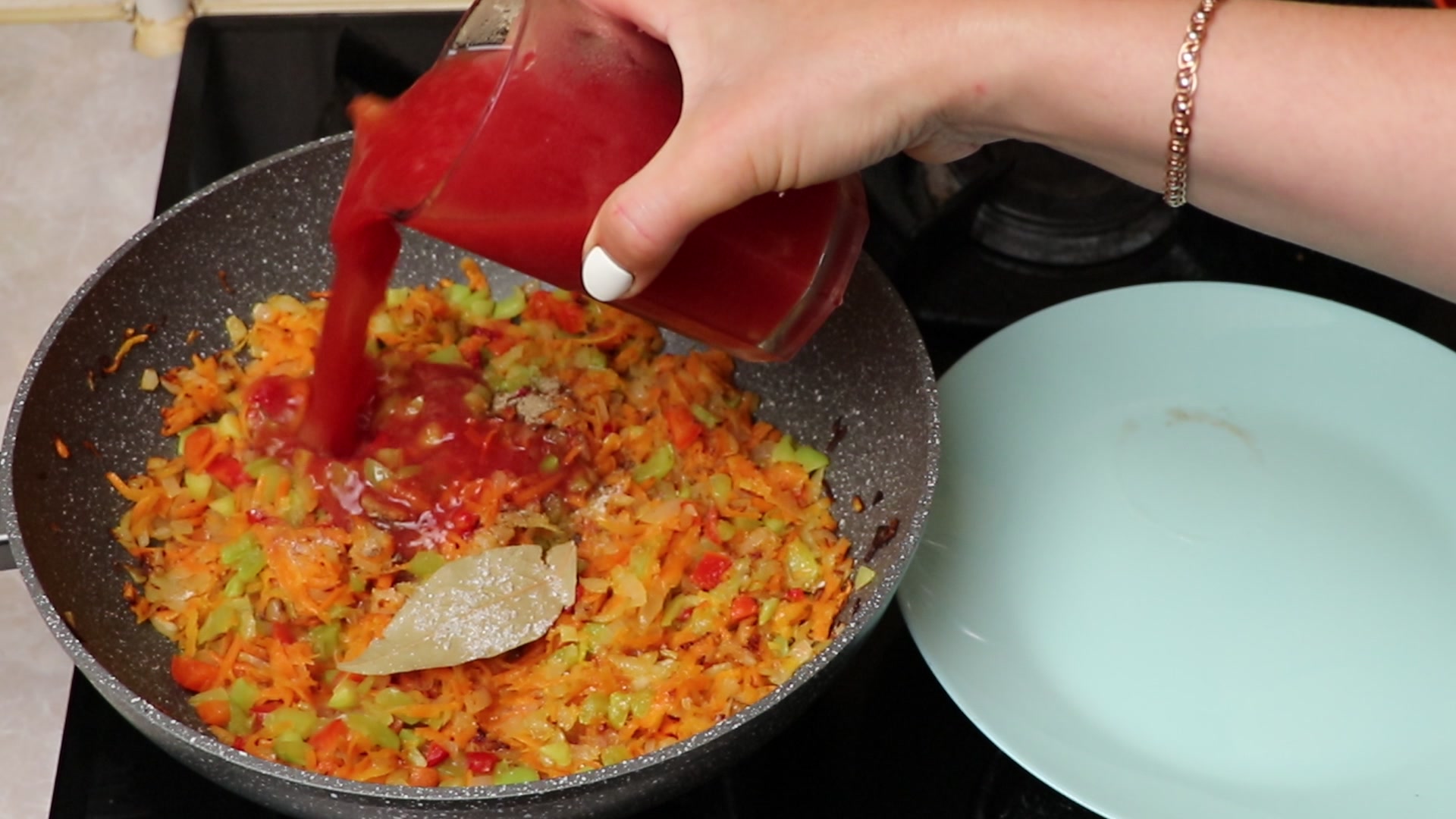 Step 3. Add bell pepper, cut into cubes. Oven rissoles — no frying