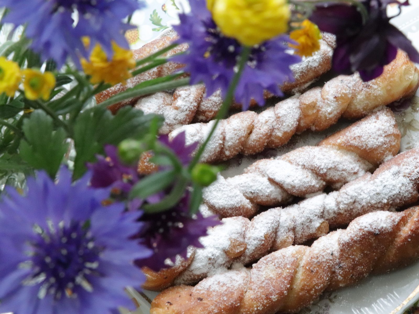 Plaits (enriched bread)