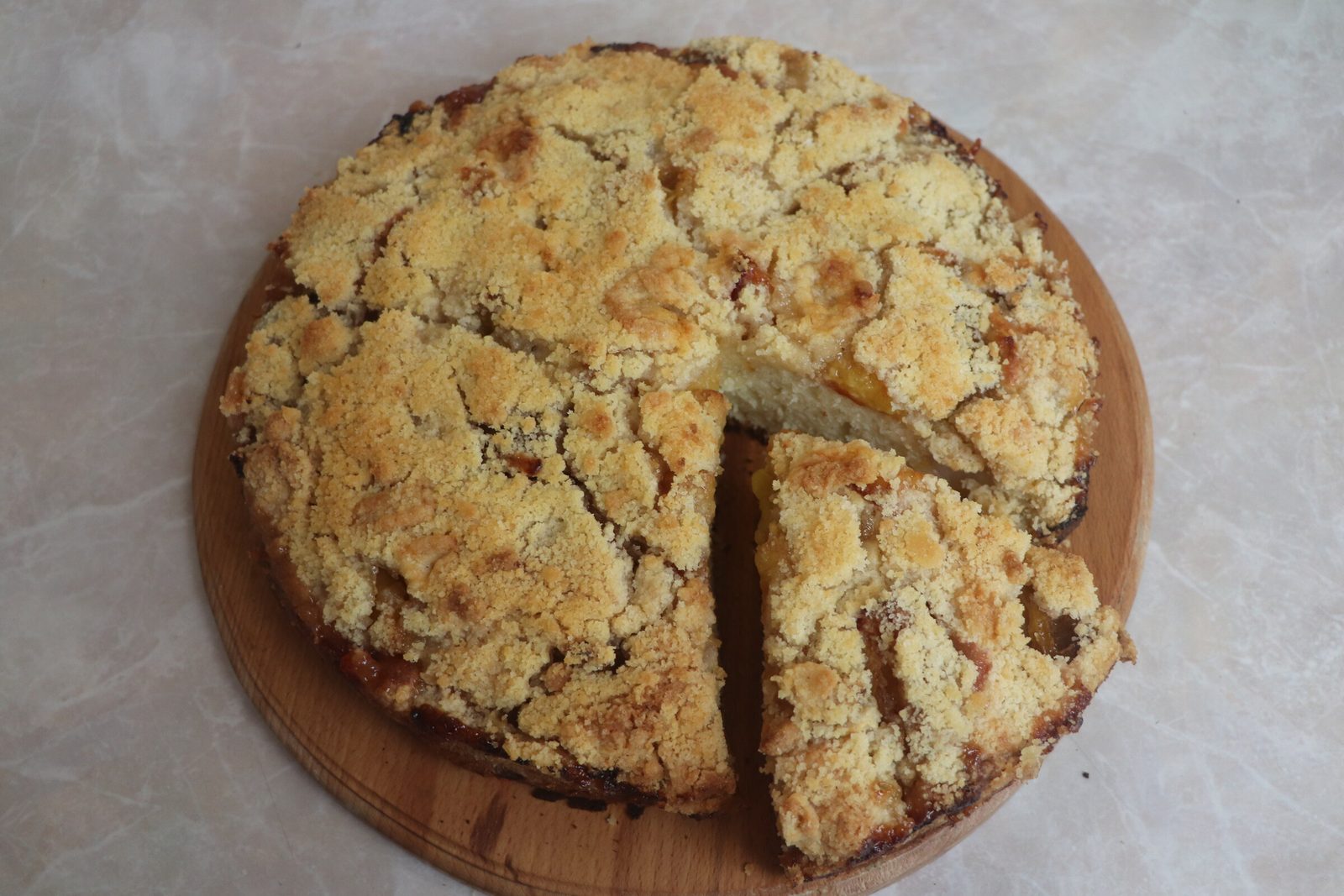 Step 9. Place in the oven to bake at 190-200°C for about 60 minutes. Plum cake with a crunchy streusel top