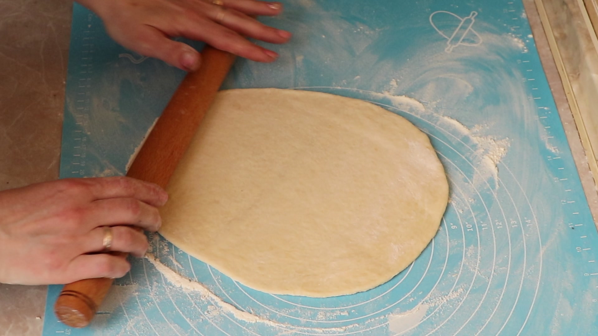 Step 6. Spread poppy-seed filling over the dough. Poppy-seed flower loaf on cloud-soft