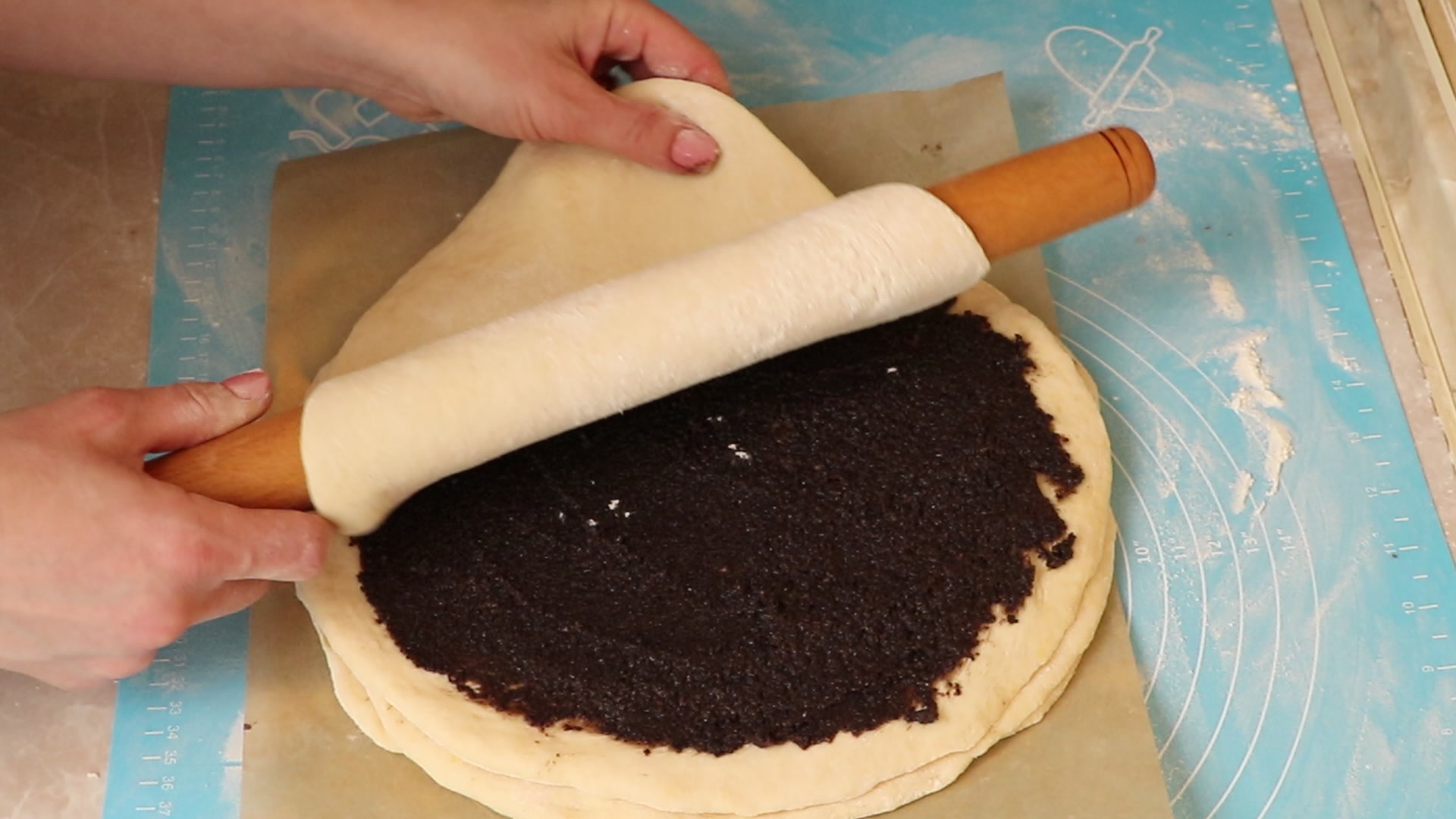 Step 8. Set a glass or cup in the centre and press lightly so the middle is marked. Poppy-seed flower loaf on cloud-soft