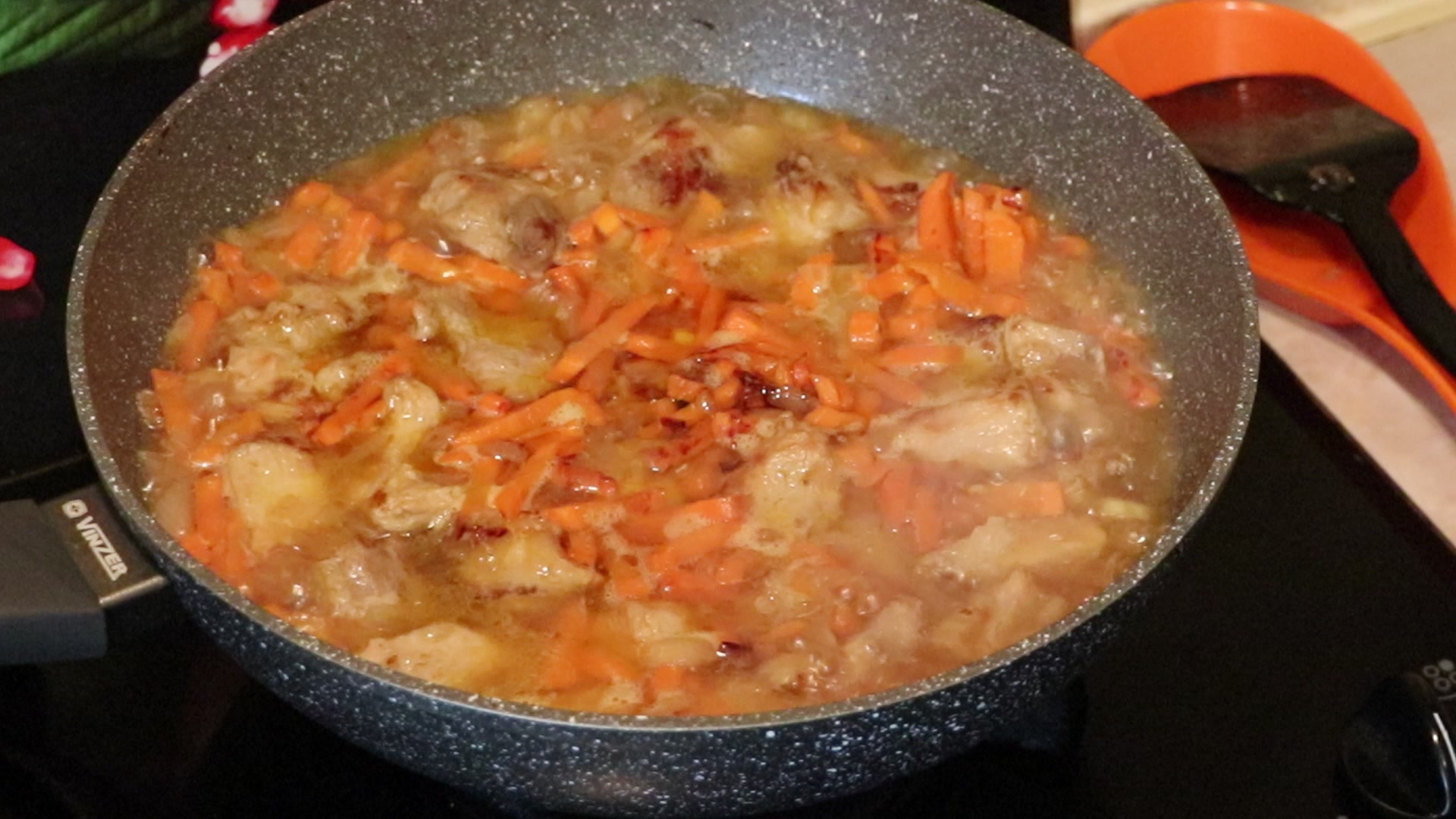 Step 3. Pour in 1. Pork plov with tender meat and fluffy rice