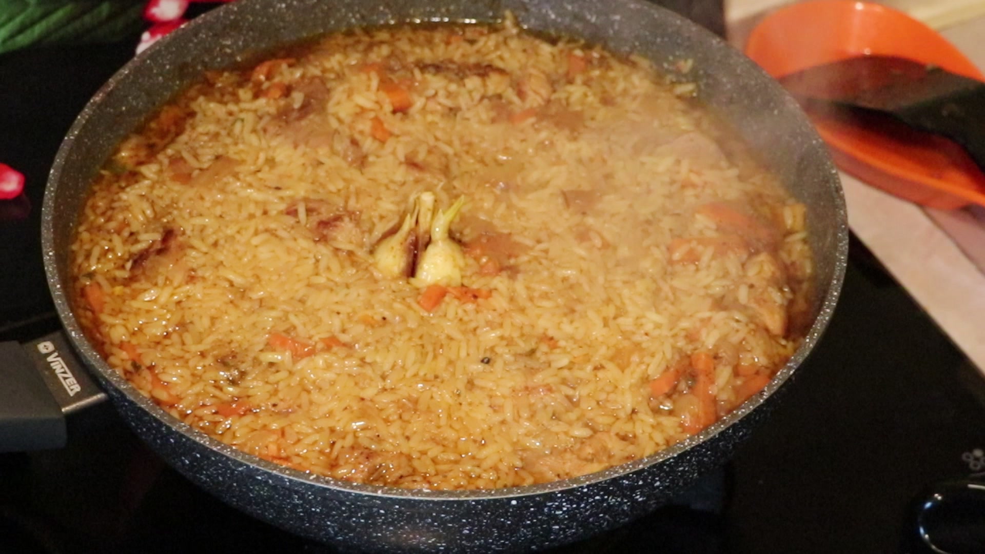 Step 5. Turn off the fire. Pork plov with tender meat and fluffy rice