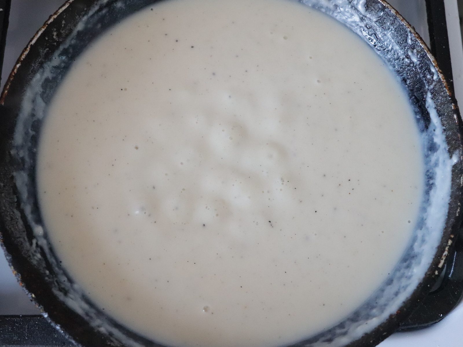Step 3. Dip the resulting meatballs in flour and fry in a frying pan until golden brown. Potato bake with béchamel