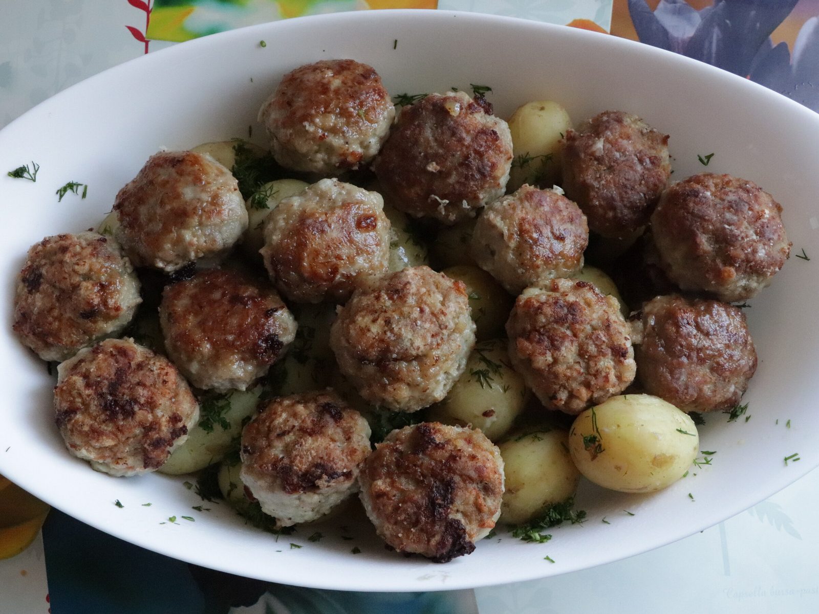 Step 6. Pour 2 tablespoons of sunflower oil into the bottom of a deep baking dish and. Potato bake with béchamel