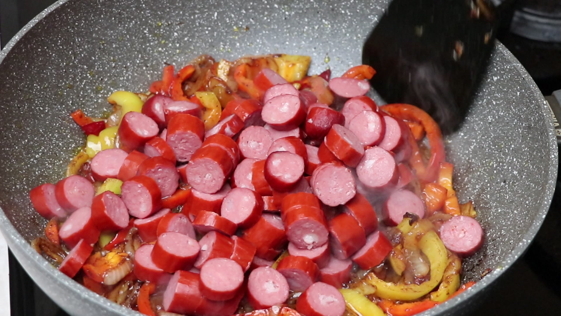 Step 6. Place the champignons in the pan. Roast potatoes that win everyone over