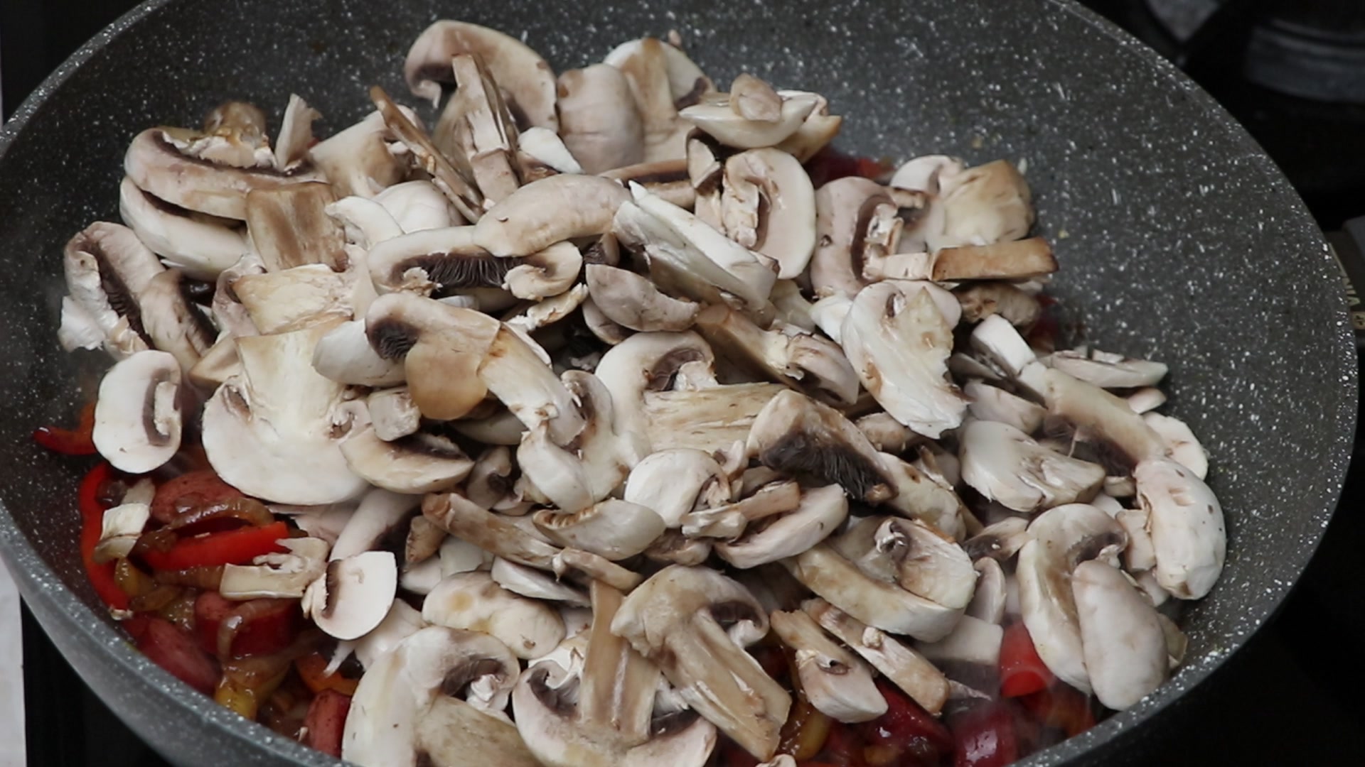 Step 7. Place the already fried potatoes into the pan. Roast potatoes that win everyone over
