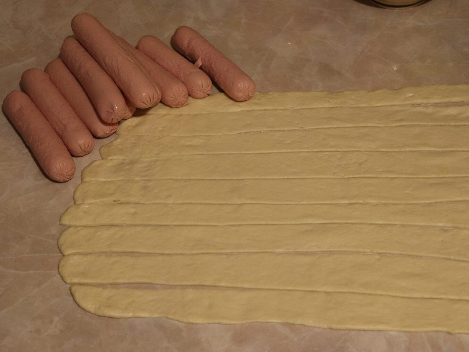 Step 2. We prepare the dough from available ingredients. Sausage rolls