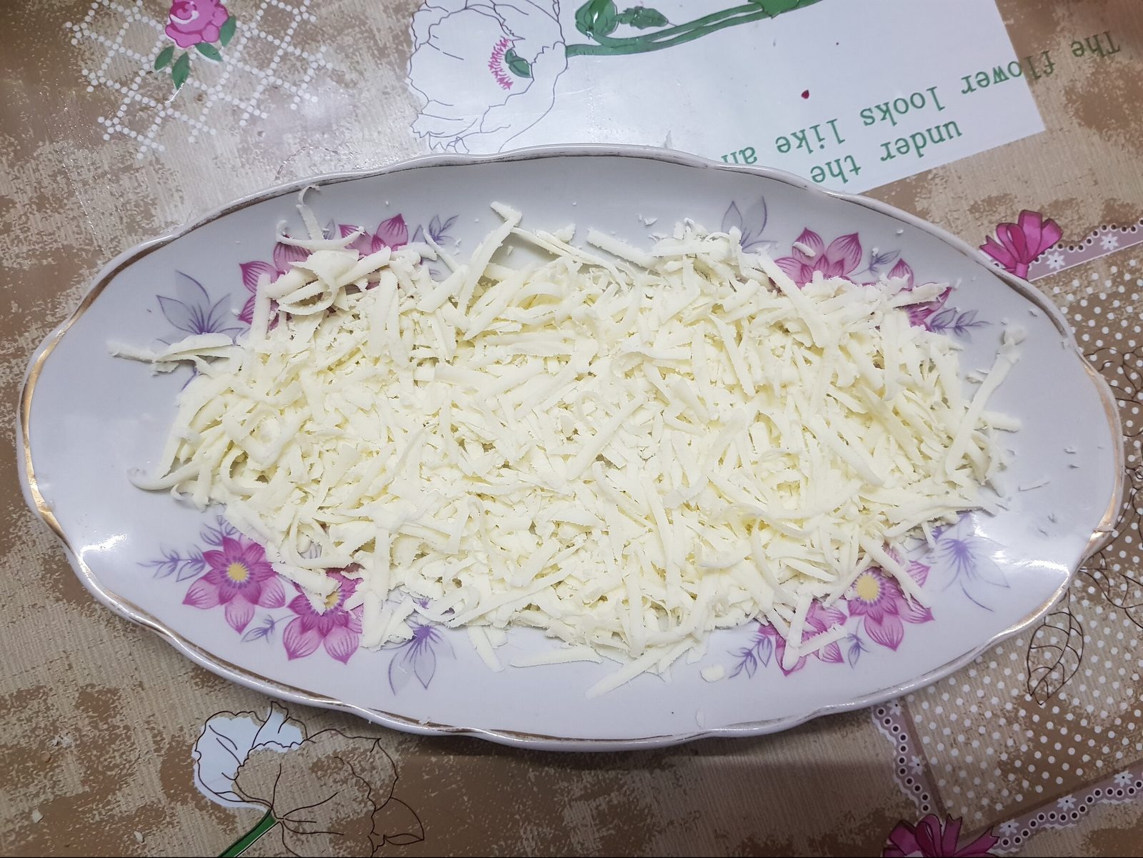 Step 1. We will prepare the salad in layers, lightly greasing each layer with mayonnaise. Seafood cocktail salad