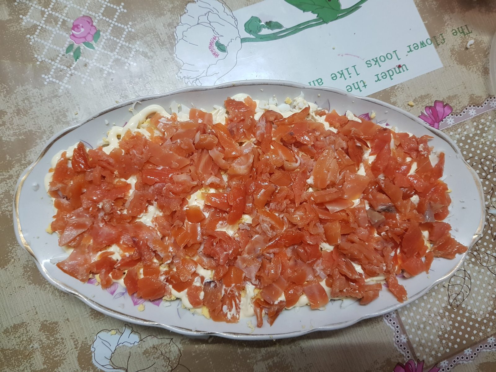 Step 3. Place finely chopped smoked salmon on top. Seafood cocktail salad