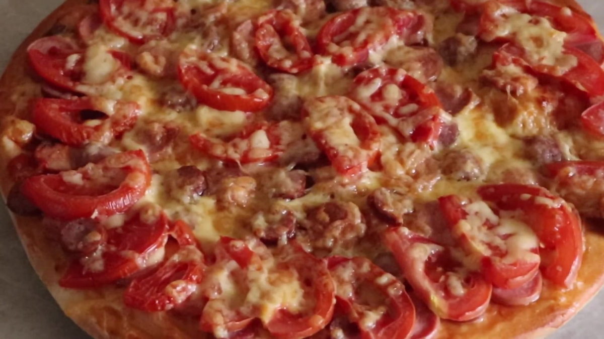 Secrets of perfect pizza at home! Thin and crispy dough.