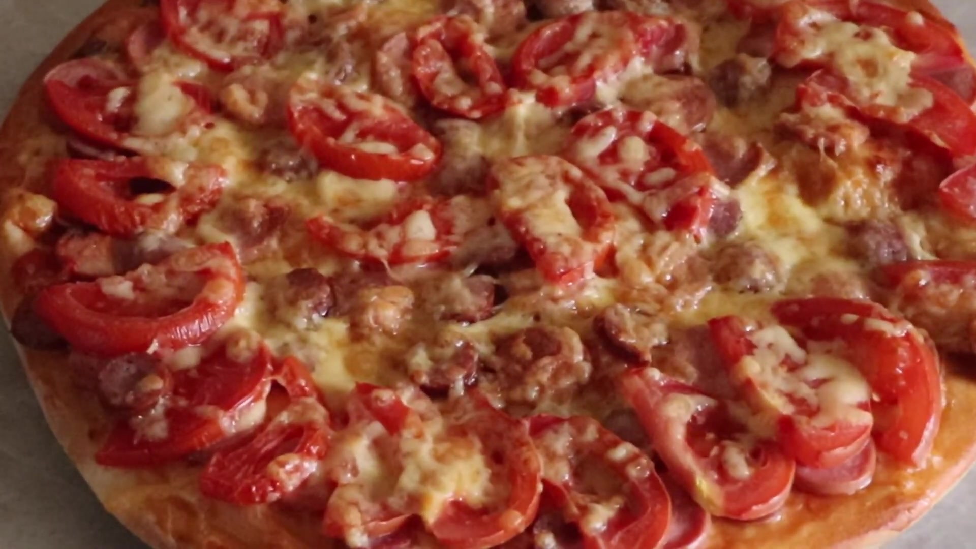 Secrets of perfect pizza at home! Thin and crispy dough.