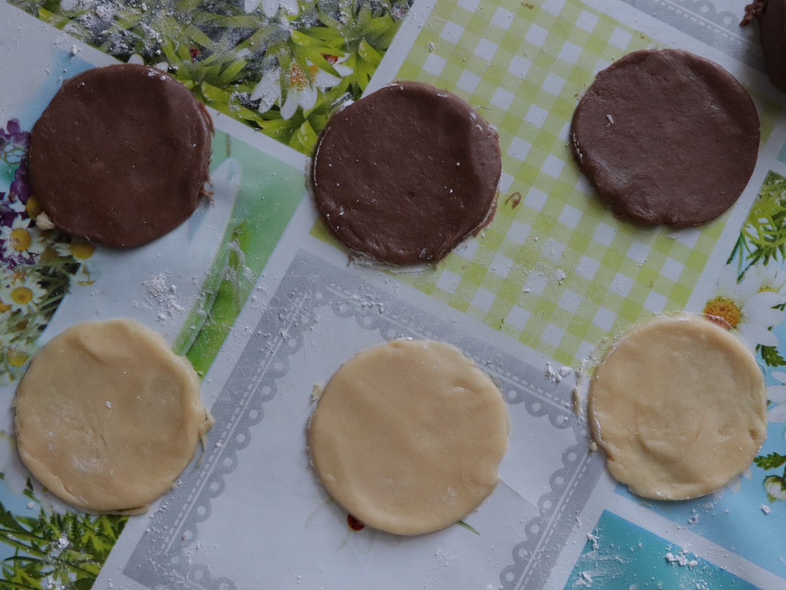 Step 5. I'll tell you how to make beautiful daisies. Shortcrust ‘daisies’