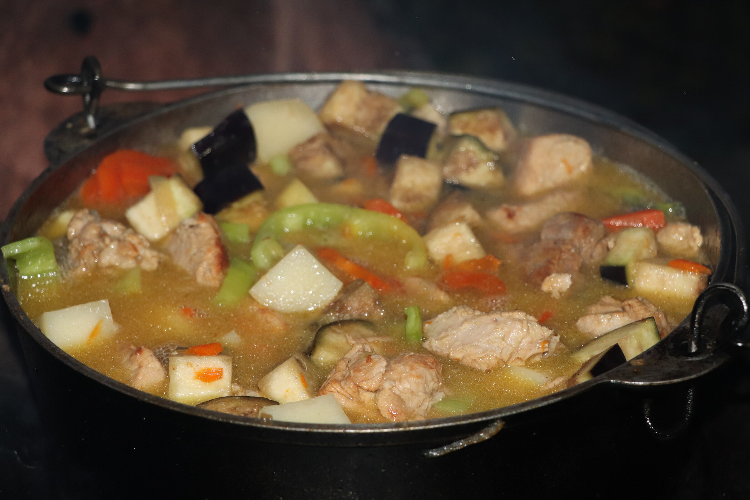 Step 5. Keep the heat high so the vegetables are roasted rather than sautéed. Shulum (hearty meat soup)