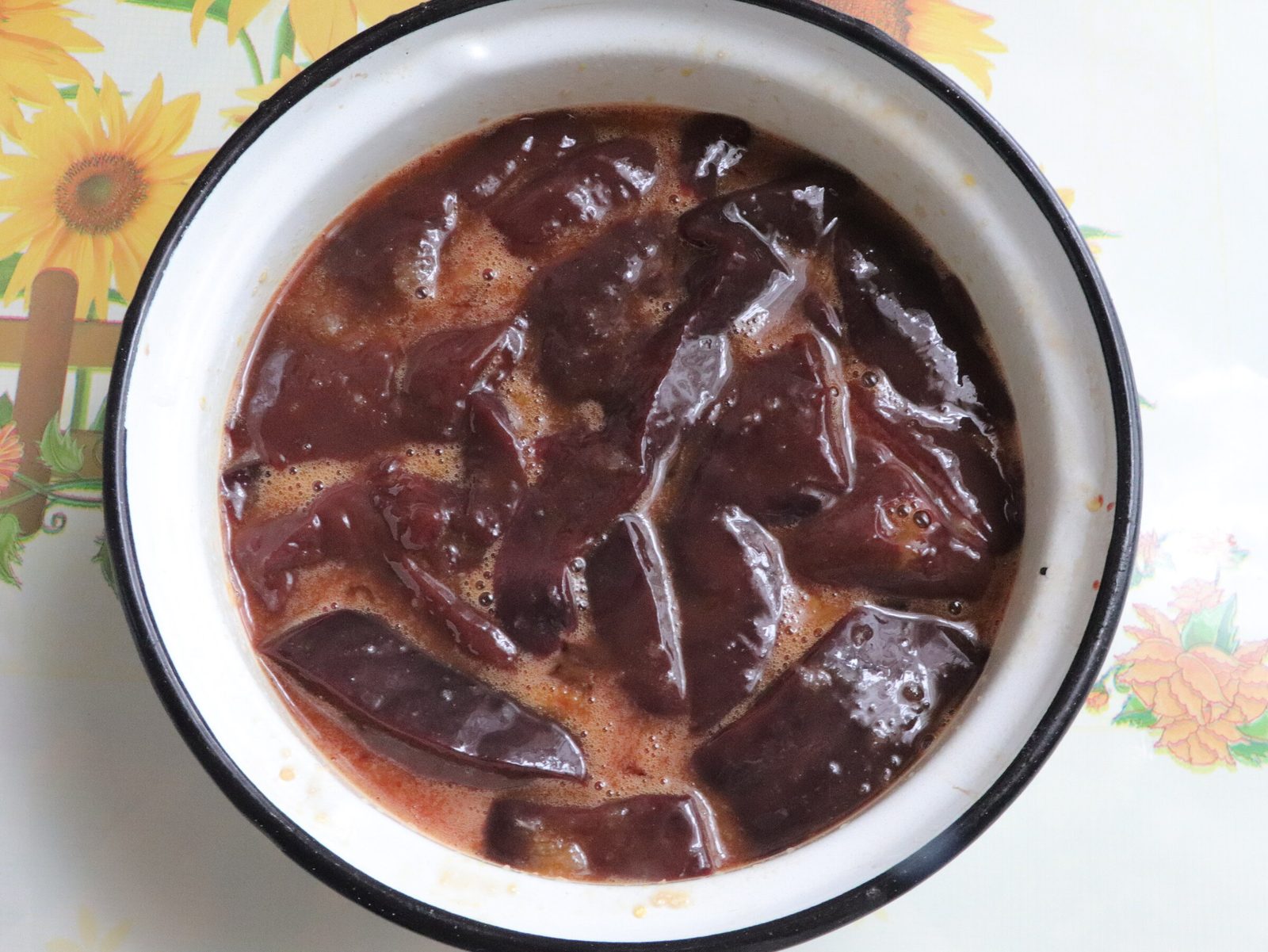 Step 2. When purchasing liver, choose the smoothest piece, preferably a thicker one,. Soft beef liver in pieces