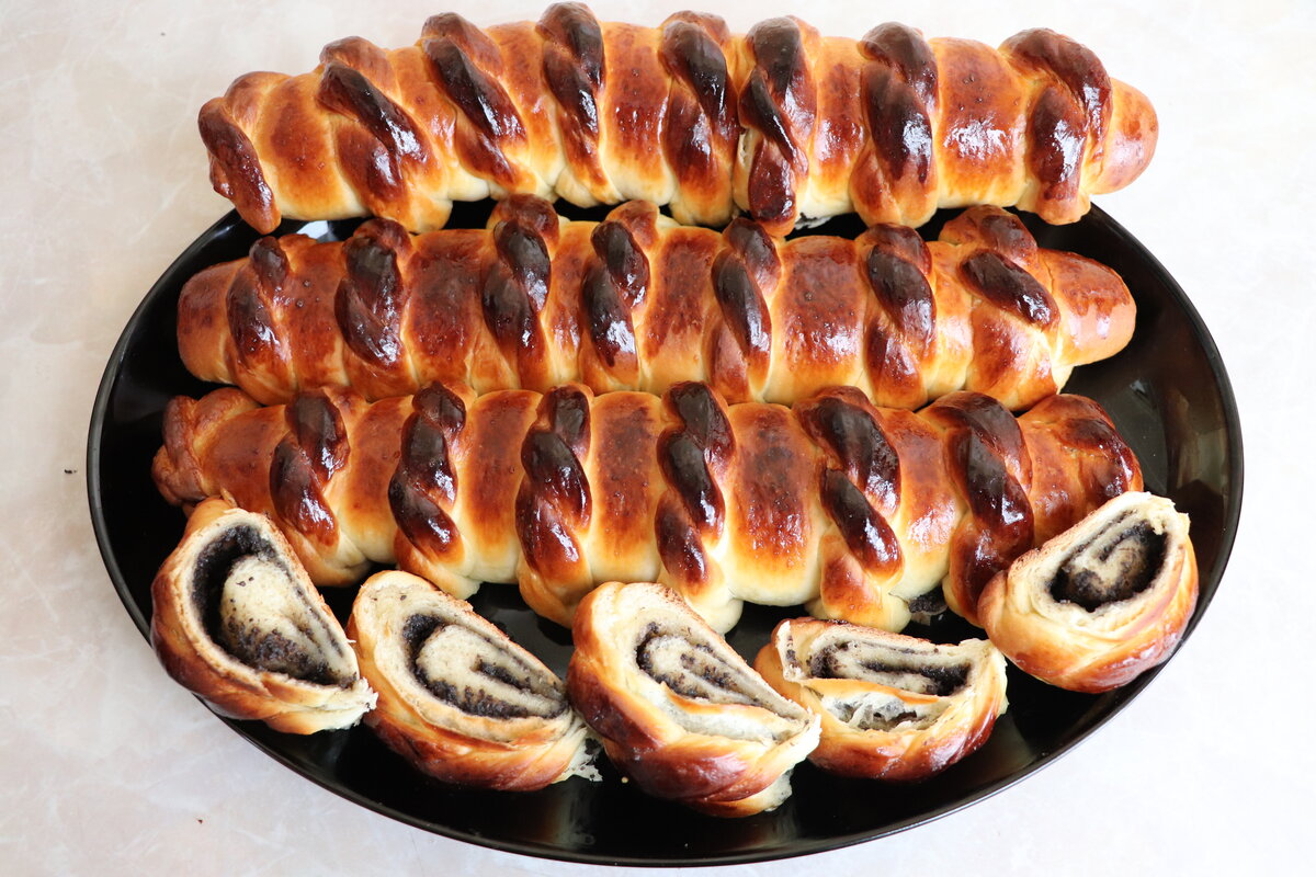 Soft poppy-seed rolls