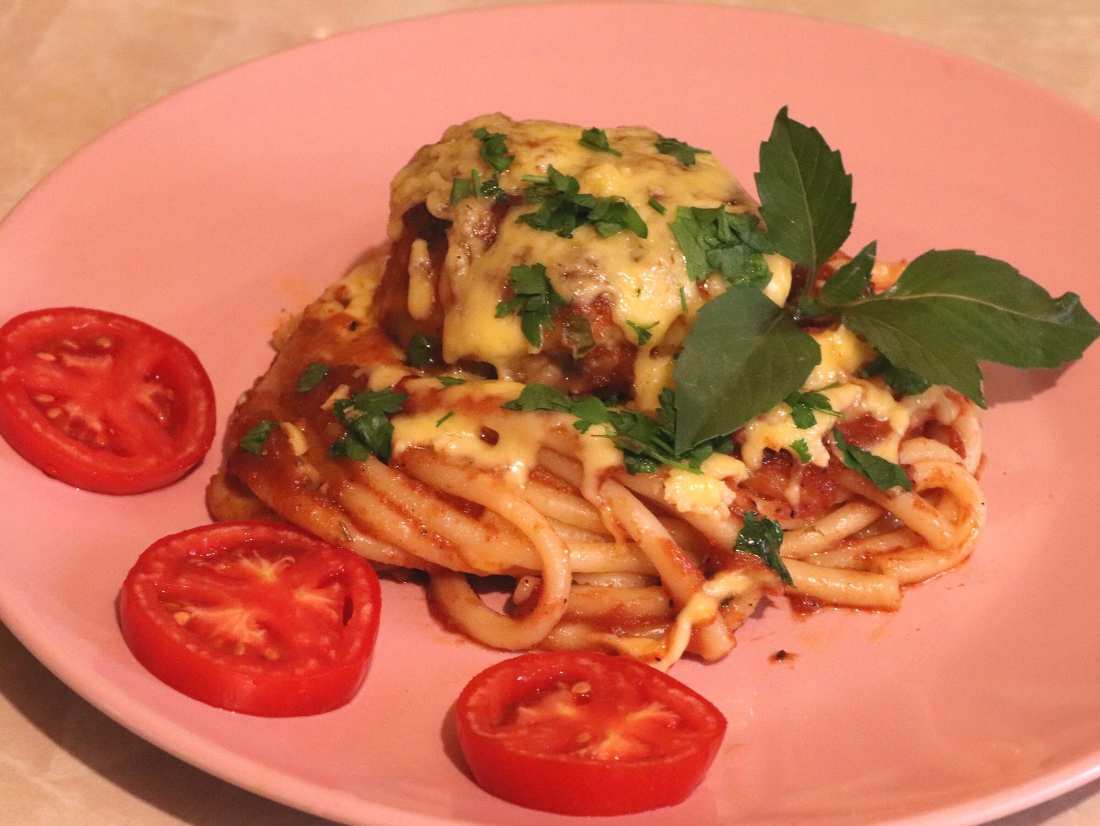 Spaghetti with mince in a spiced tomato sauce