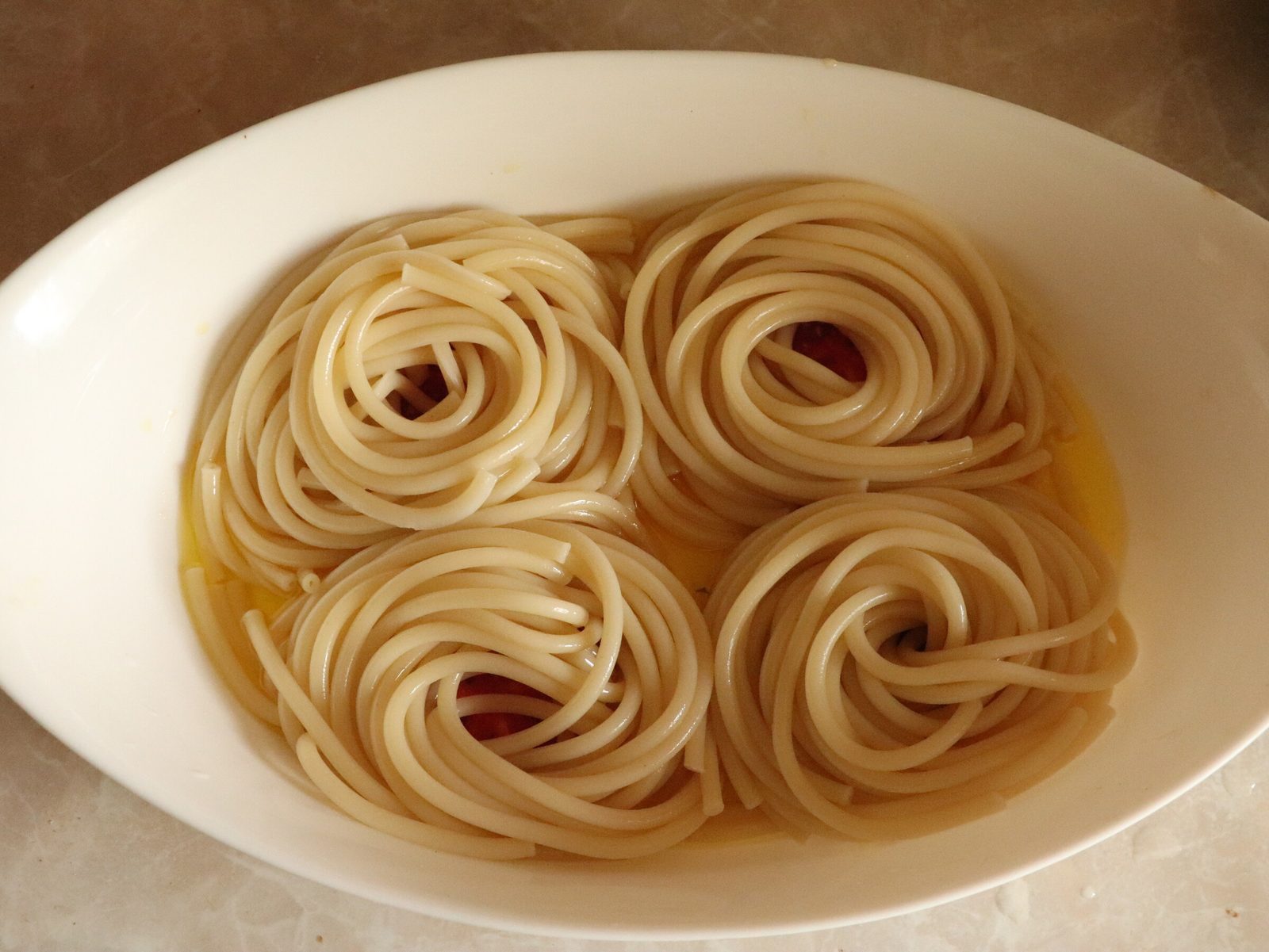 Step 1. Sauce: tomato purée 2 tbsp, water 1½ cups, salt ½ tsp, sugar ½ tsp, black. Spaghetti with mince in a spiced tomato