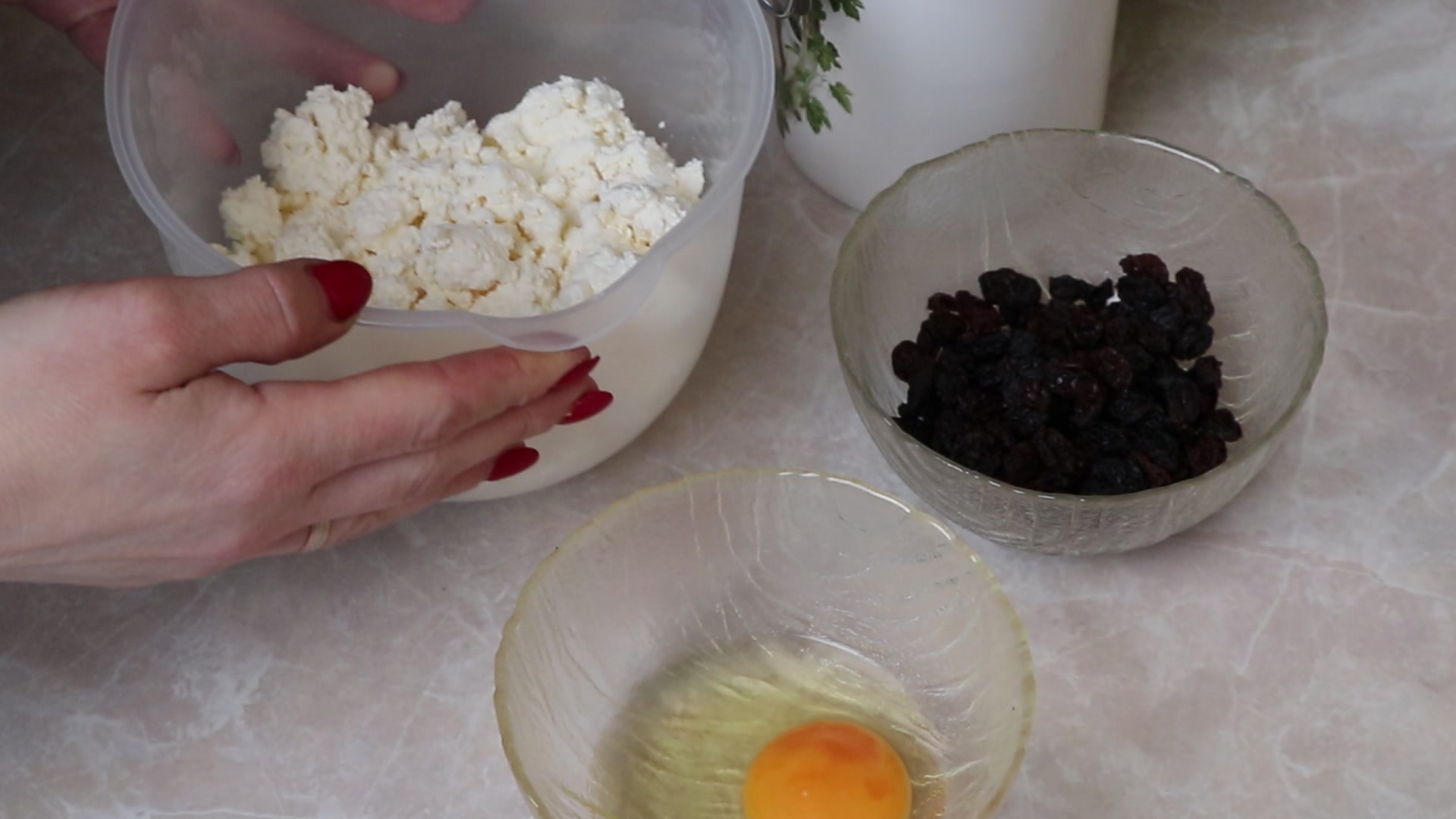Step 4. While the dough is rising, prepare the filling. Spiced curd buns — better than vatrushka