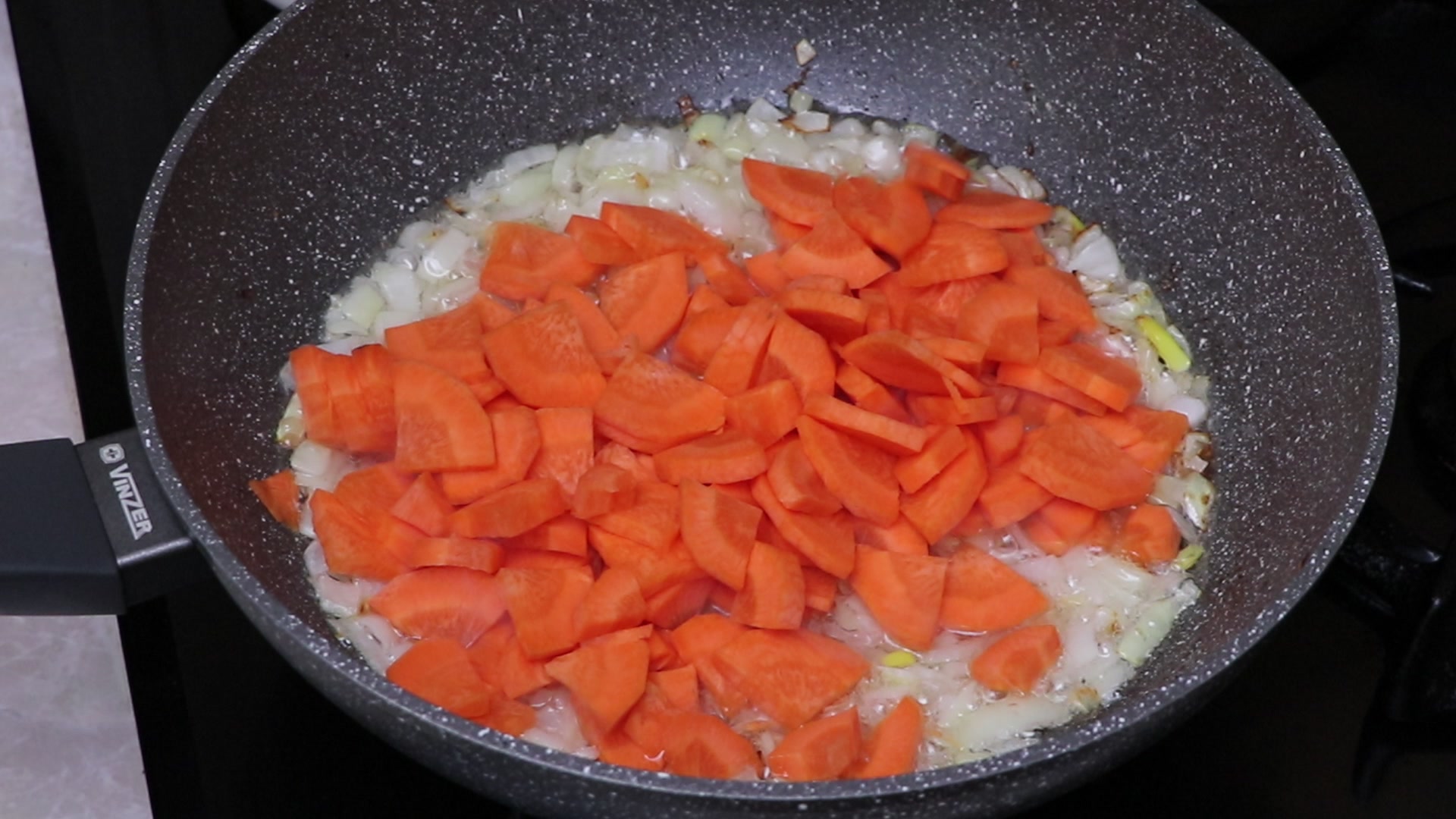 Step 3. Cut the carrots into small pieces. Spiced okra stew