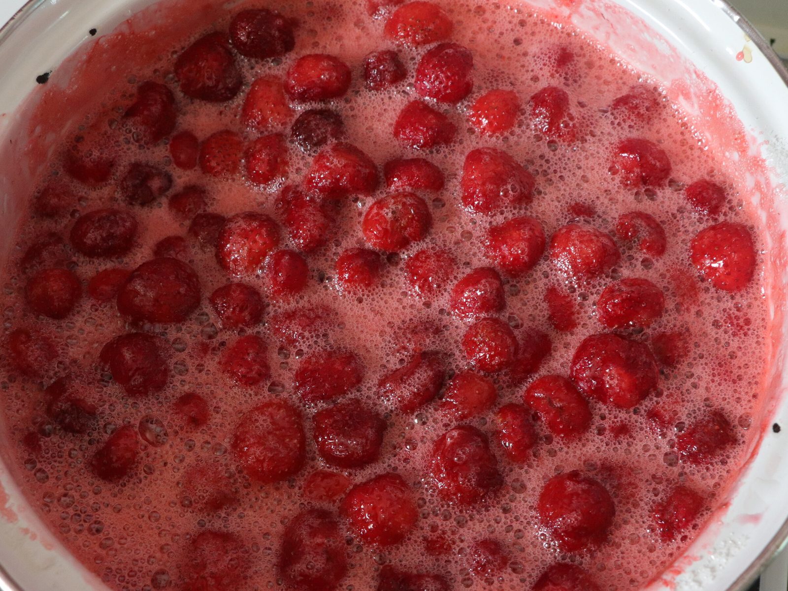 Step 6. In the evening, bring to a boil, pour into pre-washed and dried jars and roll. Strawberry jam