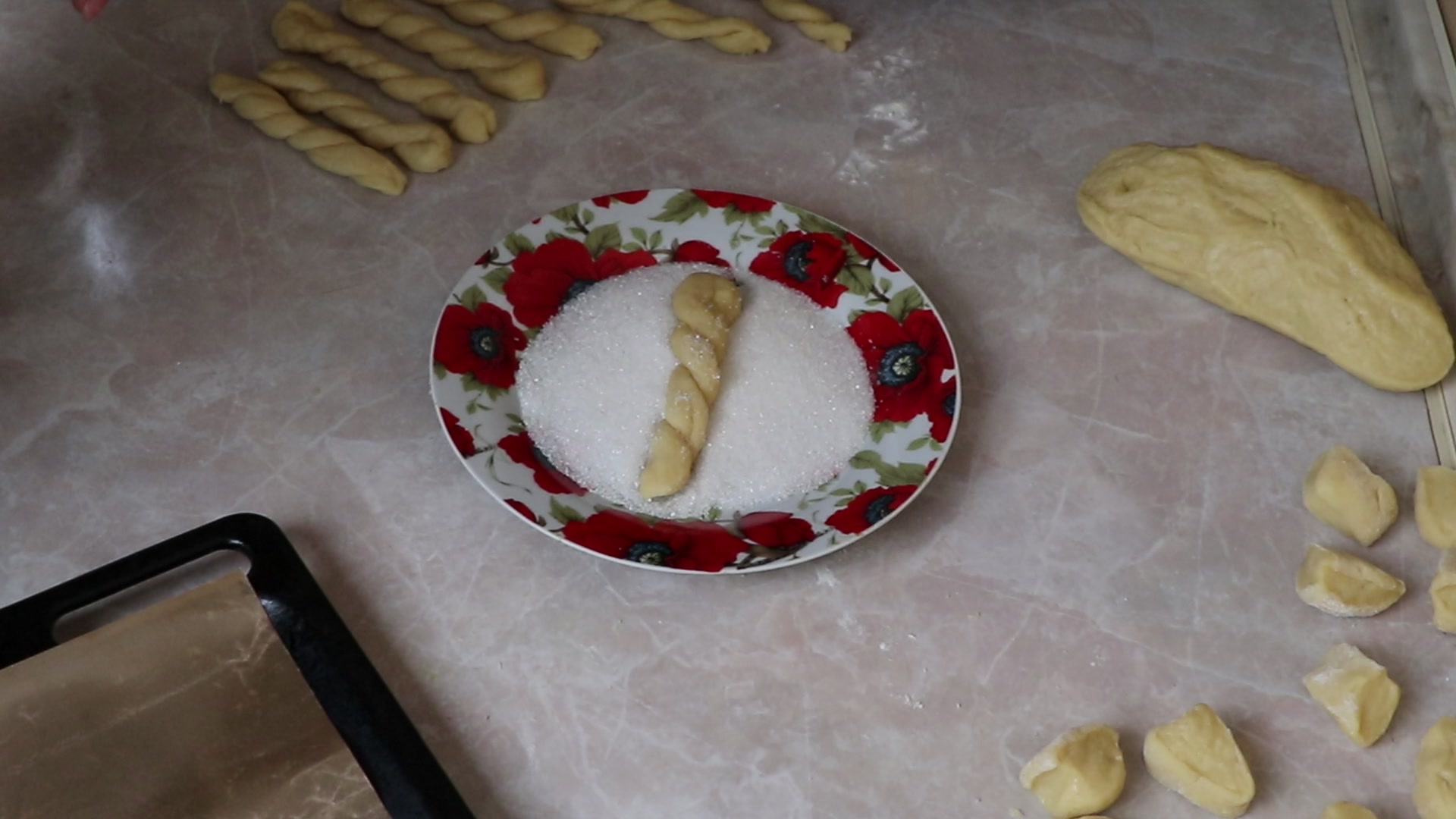 Step 8. Repeat. Sugar-braid kefir biscuits from childhood