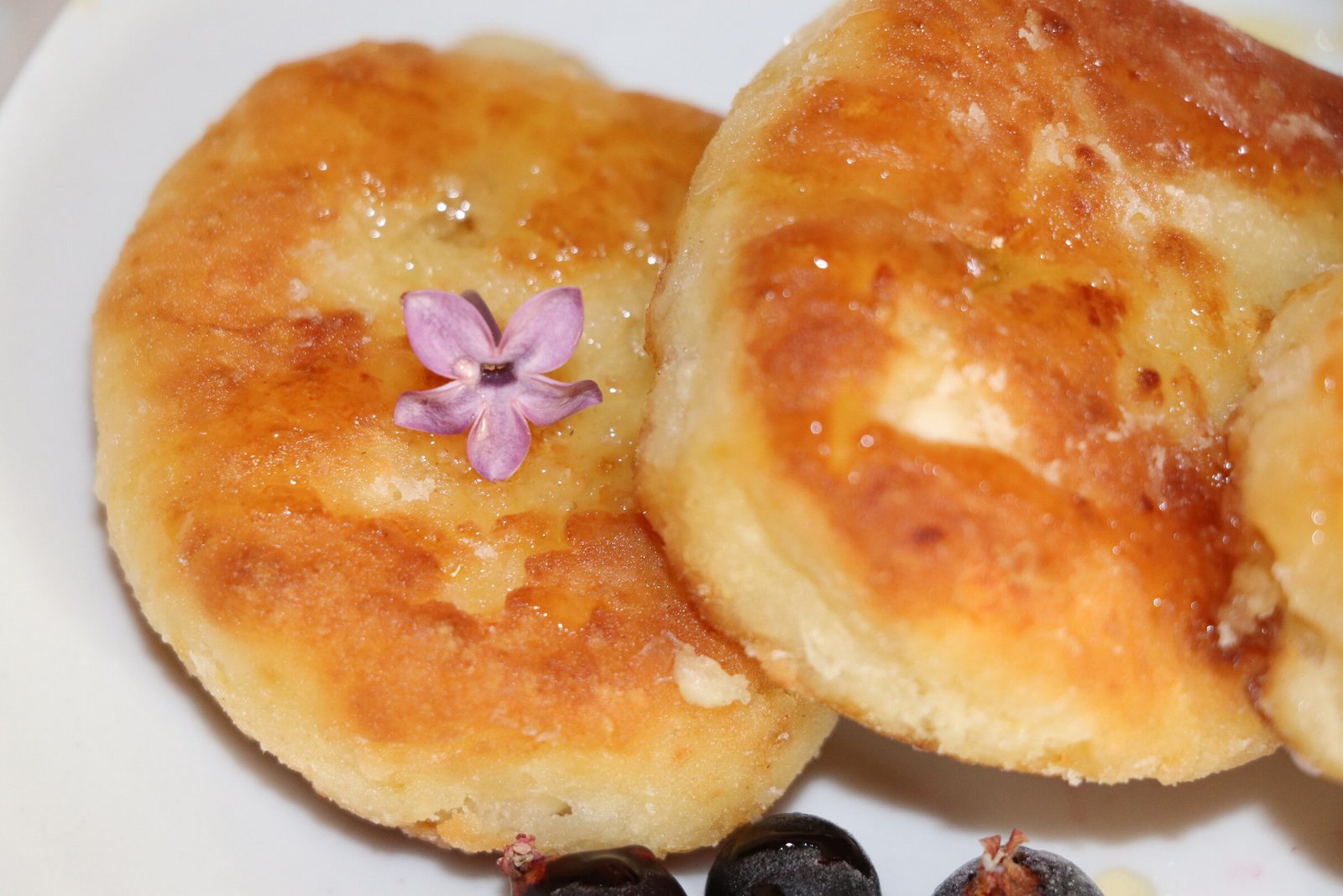 Syrniki (curd-cheese pancakes)