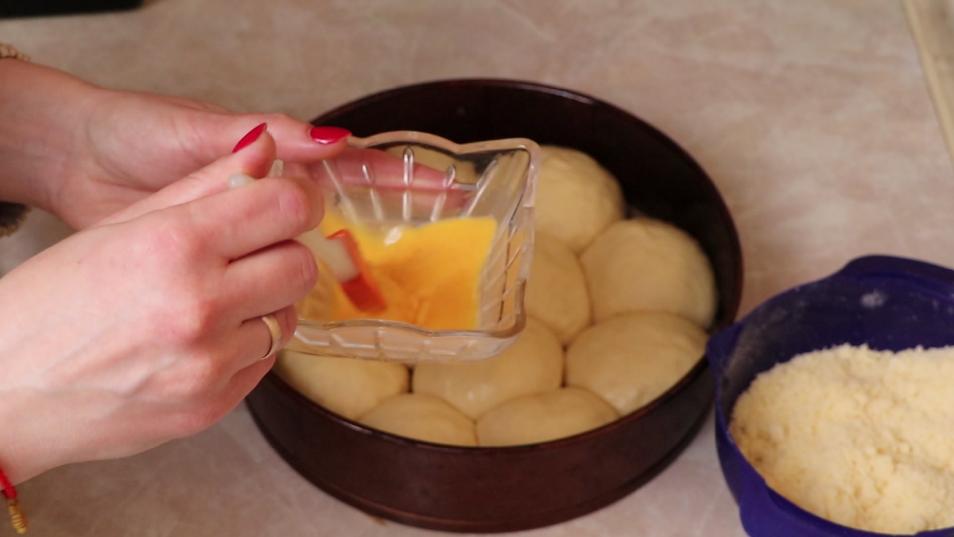 Step 4. Place the dough in a container greased with vegetable oil and cover with cling. The fluffiest buns with a sugar sprinkle