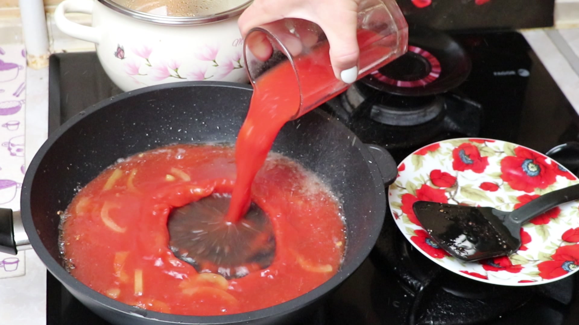 Step 6. Place the frying pan on medium heat, pour in vegetable oil and heat well. Thrifty rissoles — nobody guesses what’s