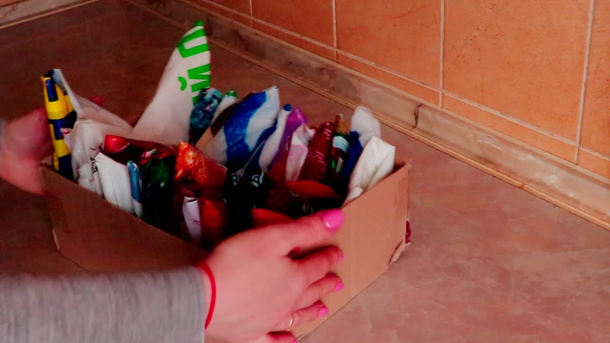 Tidy the carrier bags in five minutes