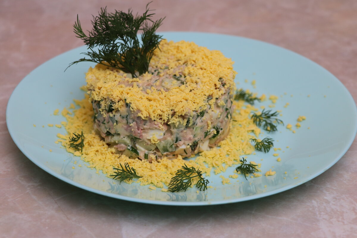 Tuna, egg and cucumber salad