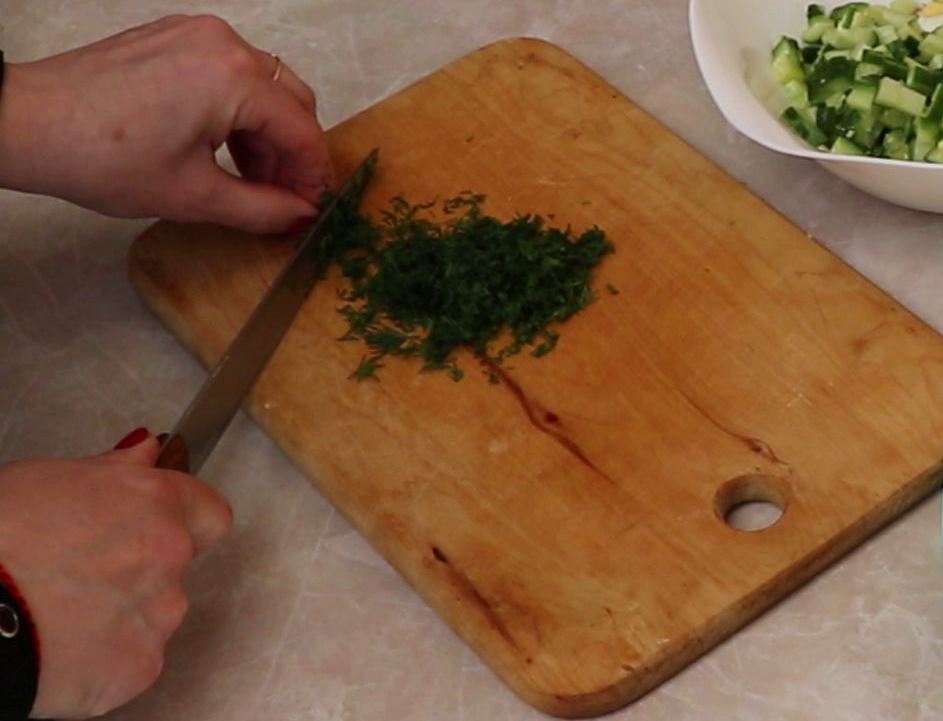 Step 5. Season the salad with mayonnaise. Tuna, egg and cucumber salad