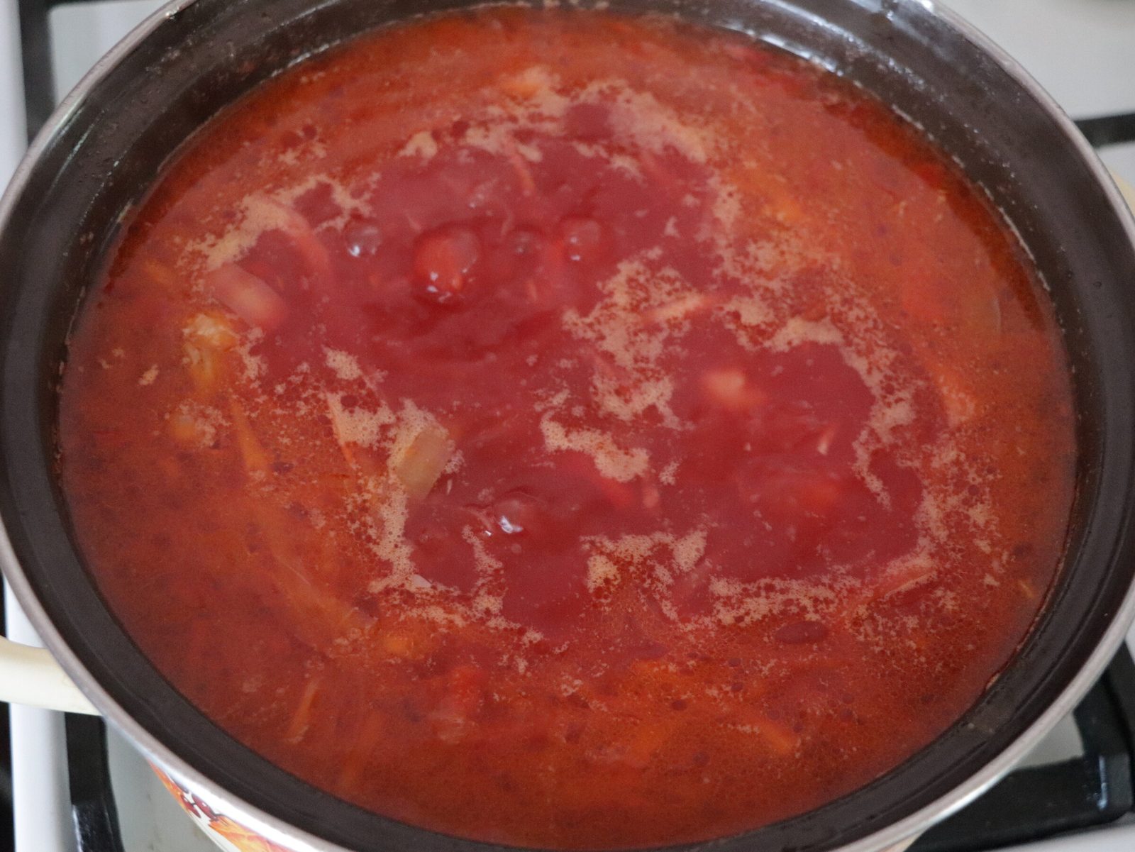 Step 6. When the cabbage is ready, add the sofrito and simmer 5 minutes. Ukrainian borscht