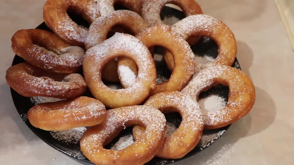 Soft air doughnuts — a simple fry